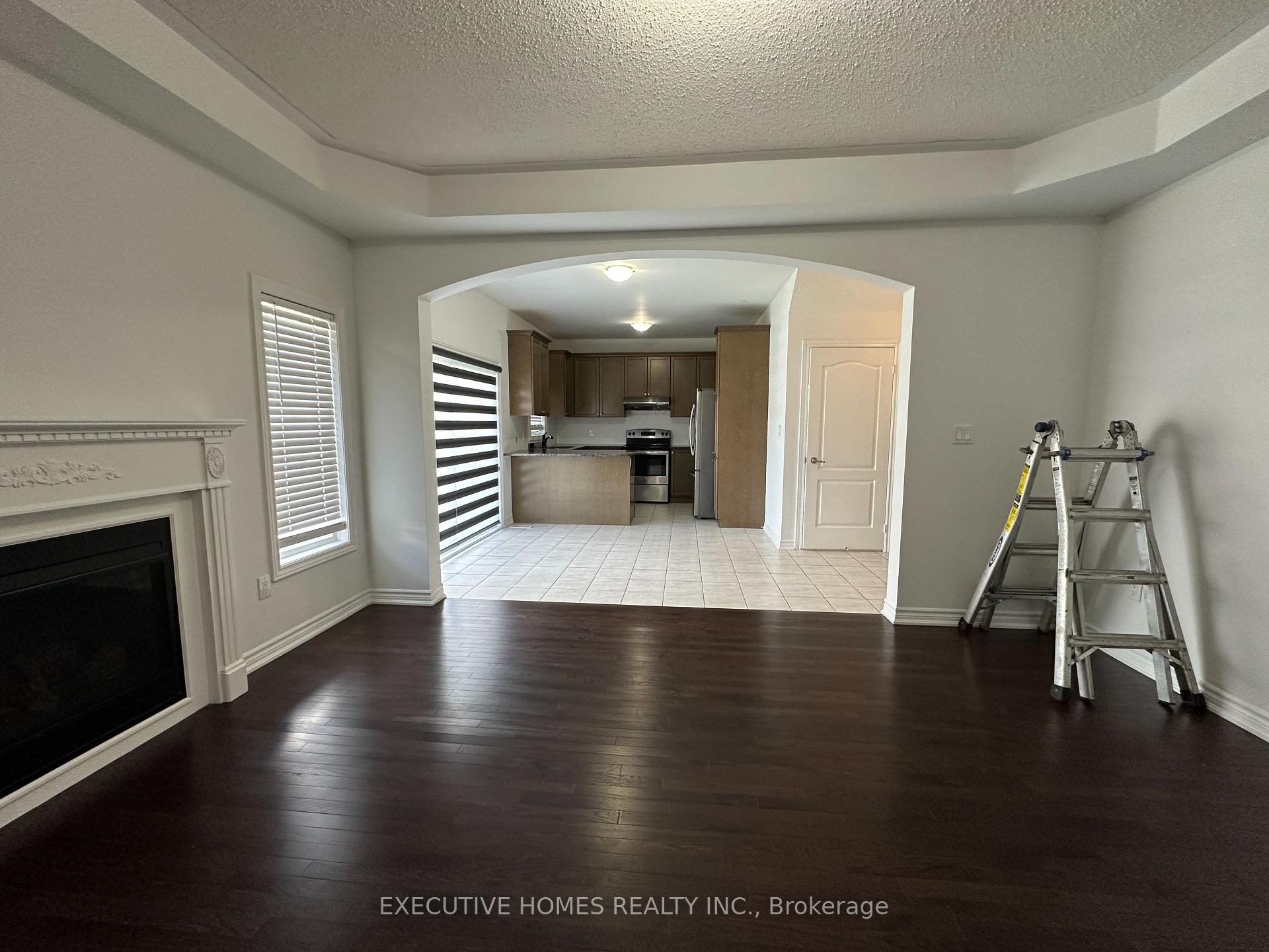 Photo 11 of 21 Elmcrest Drive, Brampton, Credit Valley — HOMEH