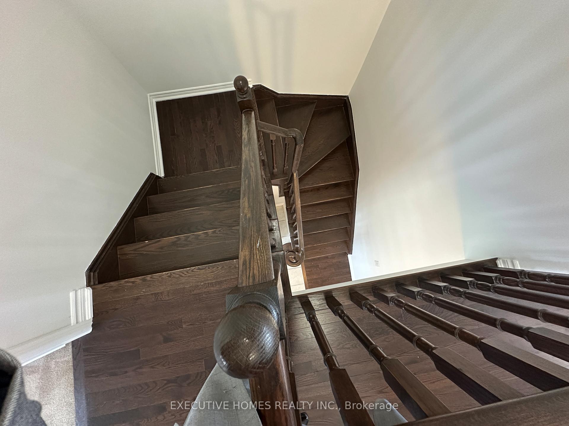 Photo 13 of 21 Elmcrest Drive, Brampton, Credit Valley — HOMEH