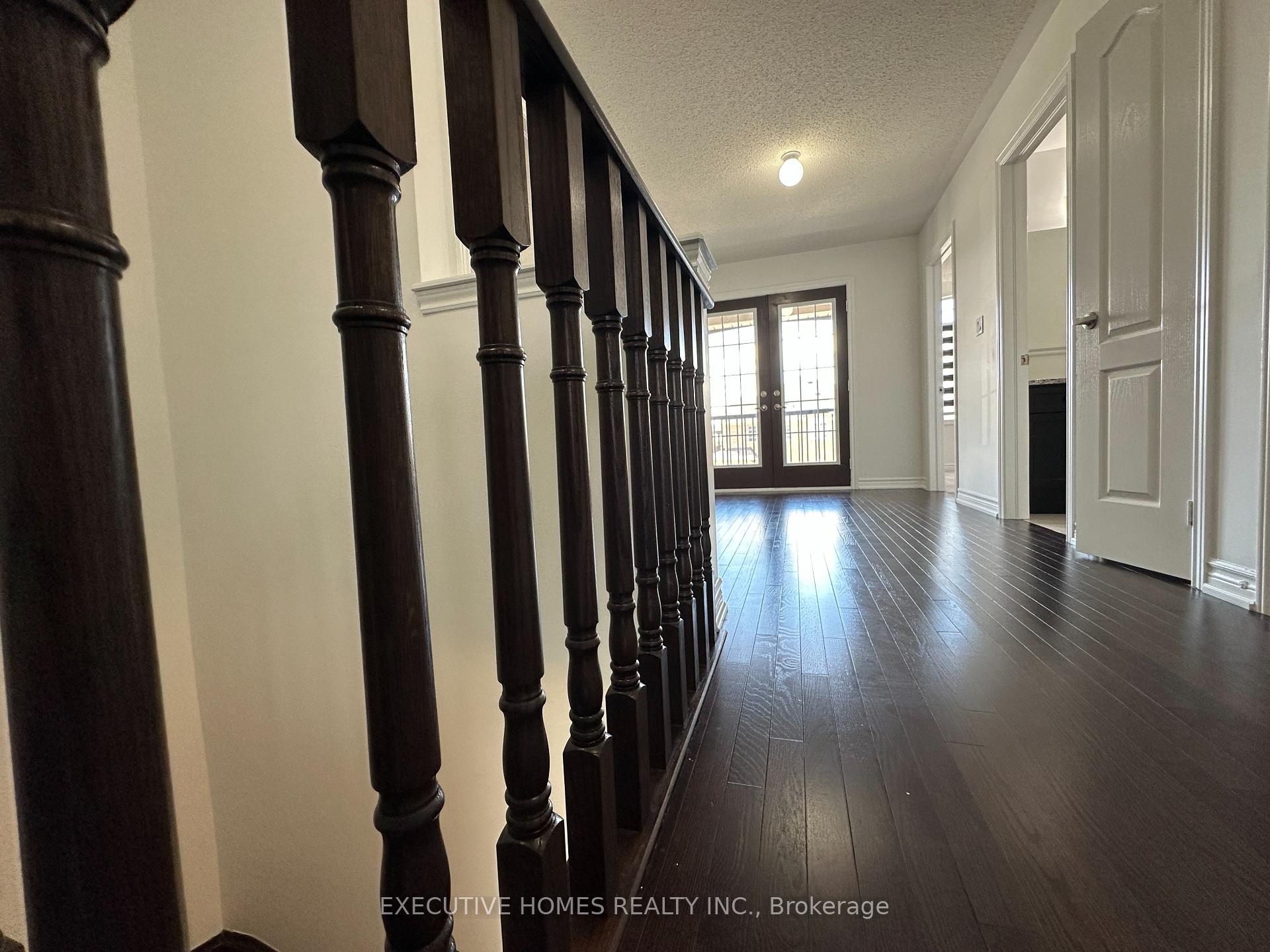 Photo 14 of 21 Elmcrest Drive, Brampton, Credit Valley — HOMEH