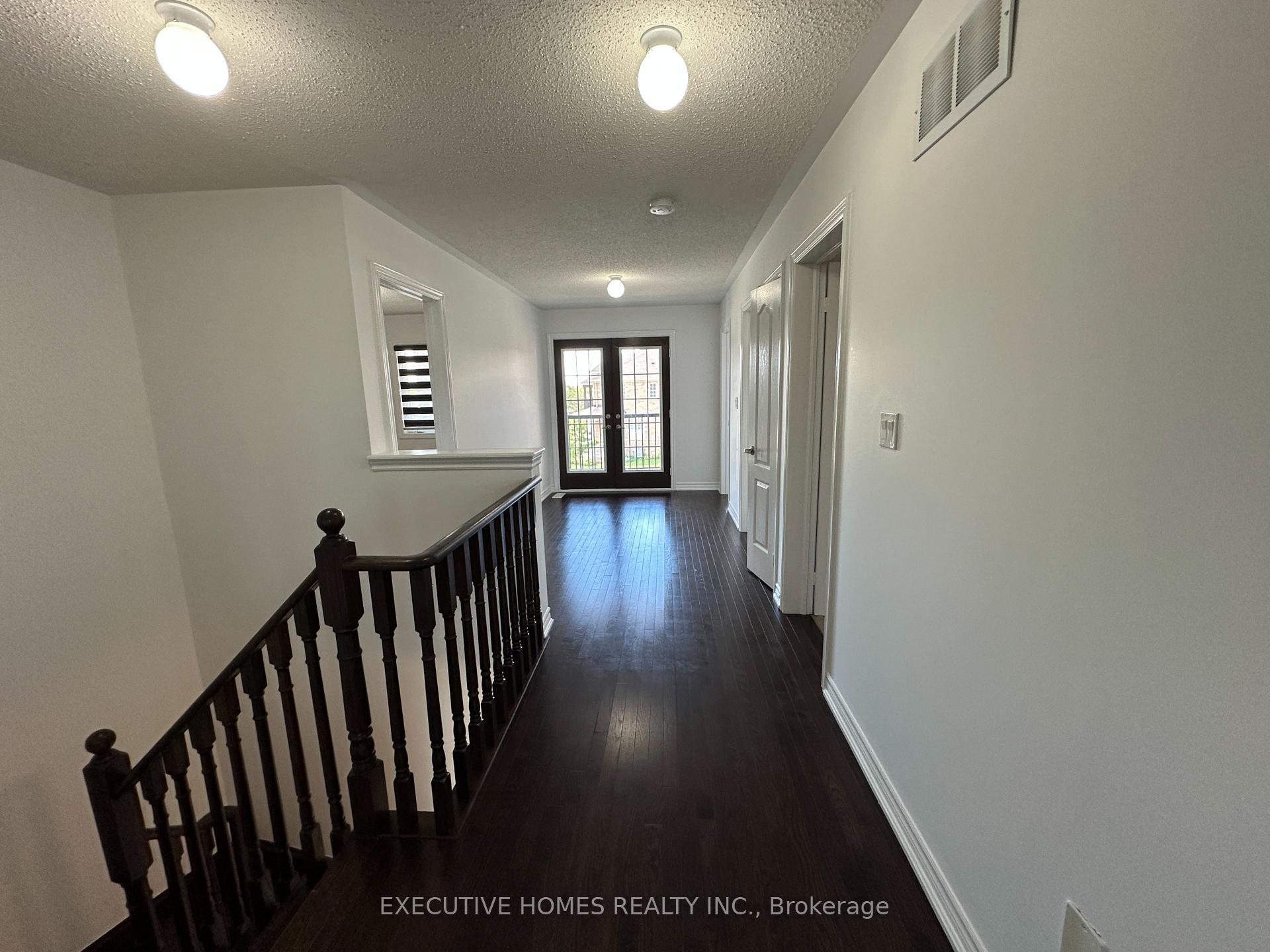 Photo 15 of 21 Elmcrest Drive, Brampton, Credit Valley — HOMEH