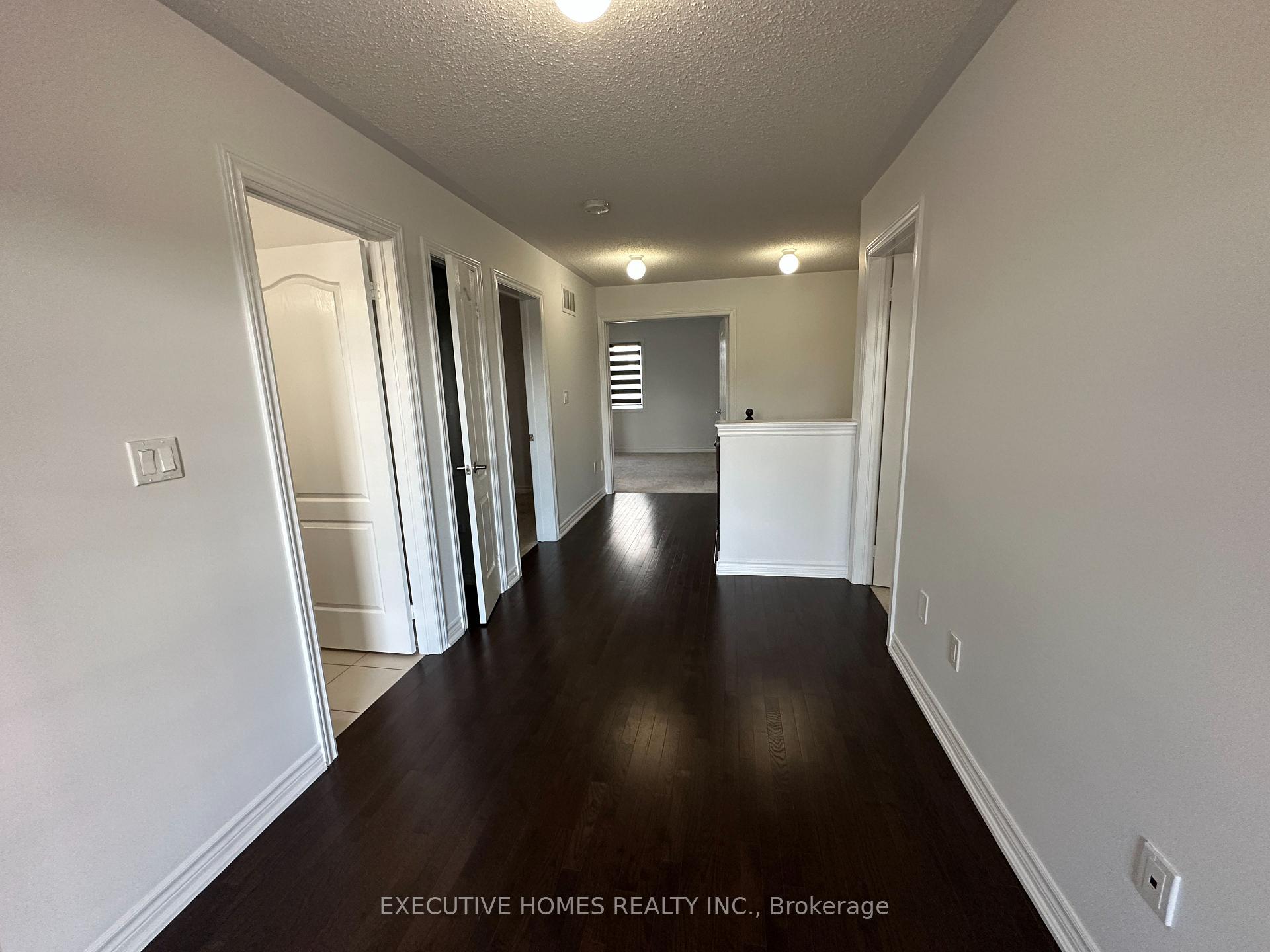 Photo 16 of 21 Elmcrest Drive, Brampton, Credit Valley — HOMEH