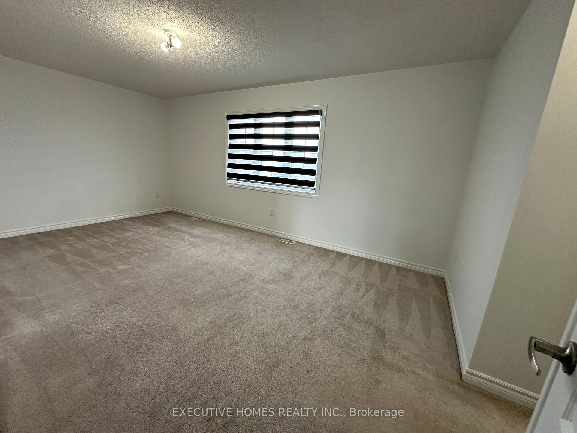 Photo 17 of 21 Elmcrest Drive, Brampton, Credit Valley — HOMEH