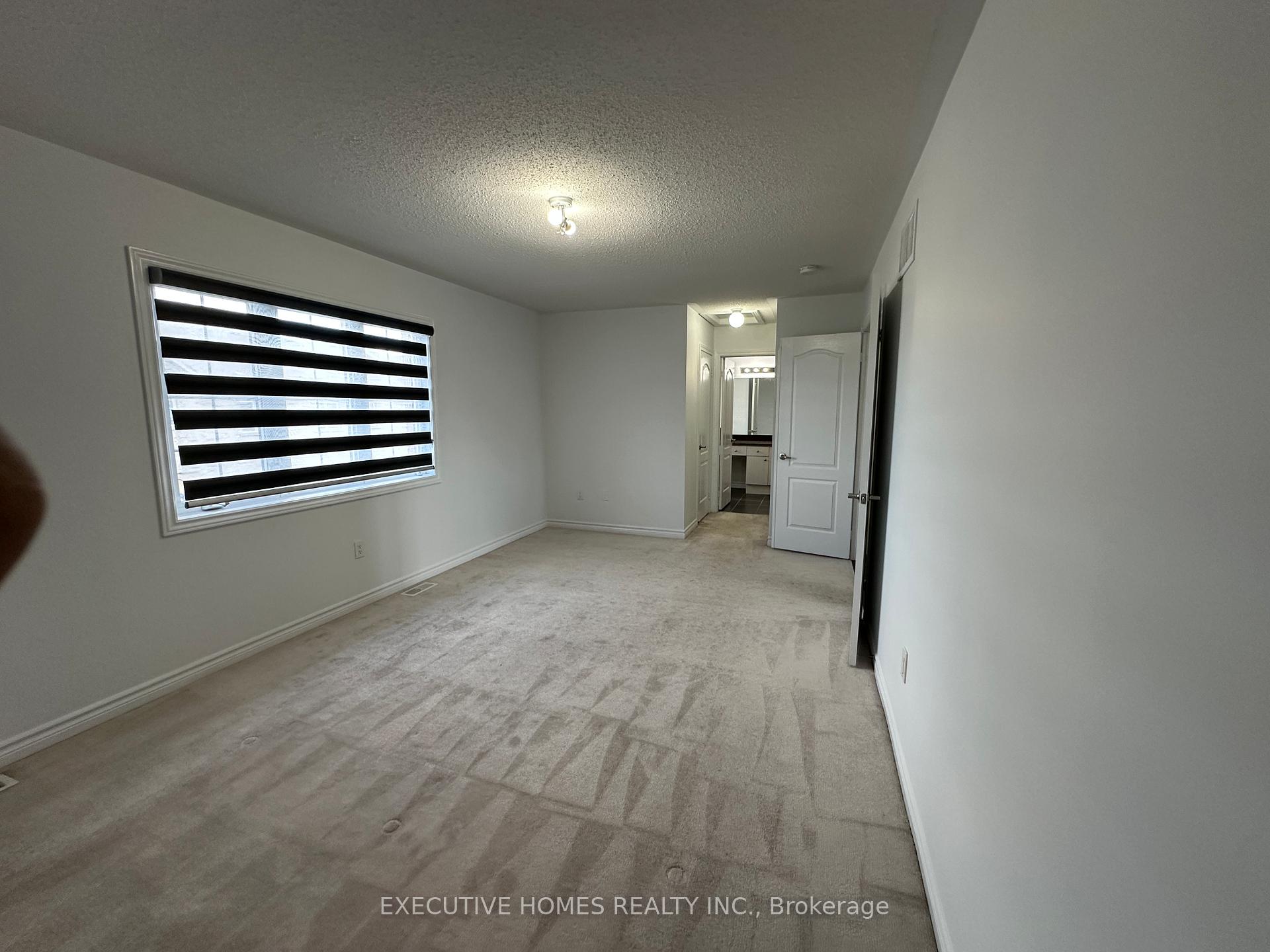 Photo 18 of 21 Elmcrest Drive, Brampton, Credit Valley — HOMEH