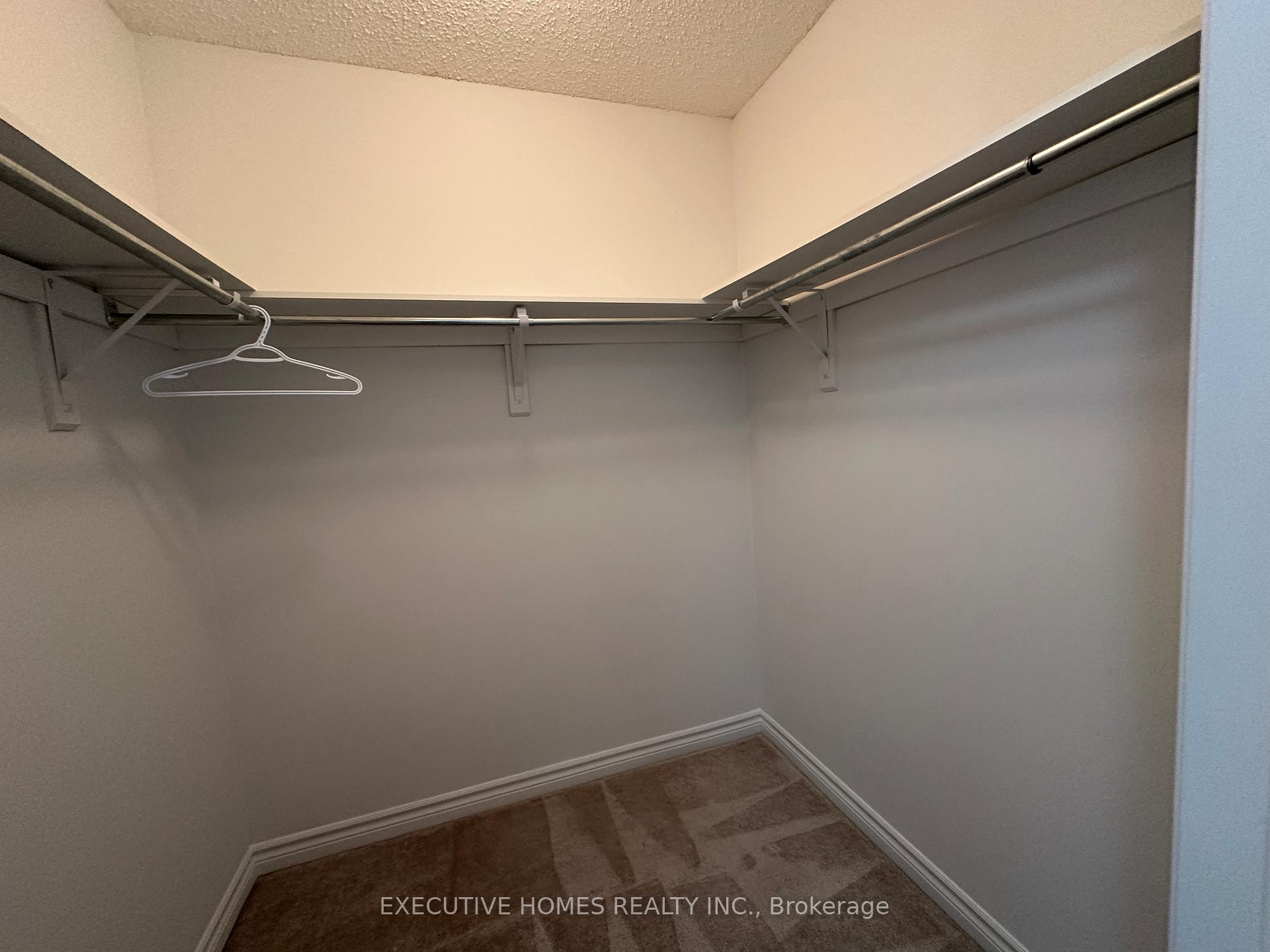 Photo 22 of 21 Elmcrest Drive, Brampton, Credit Valley — HOMEH