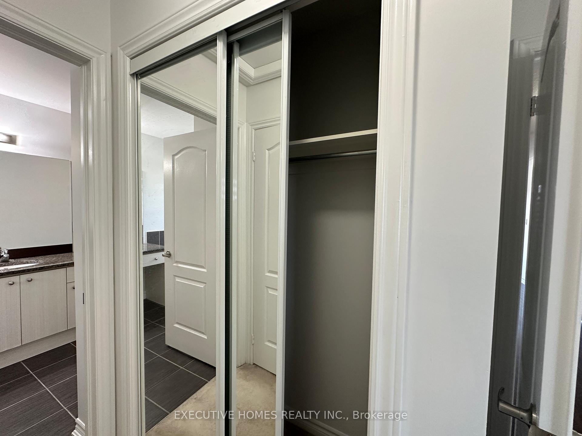 Photo 23 of 21 Elmcrest Drive, Brampton, Credit Valley — HOMEH