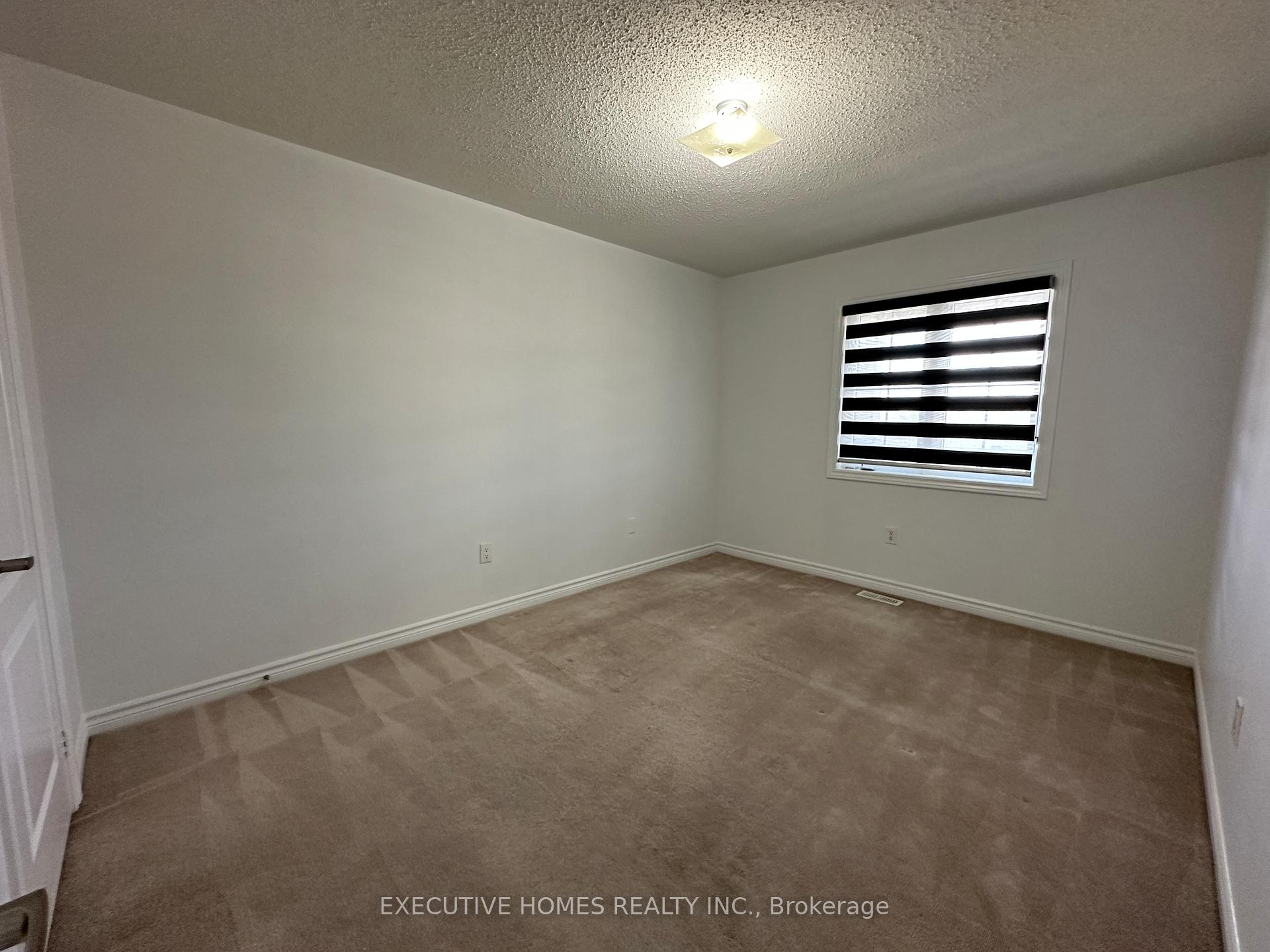 Photo 24 of 21 Elmcrest Drive, Brampton, Credit Valley — HOMEH