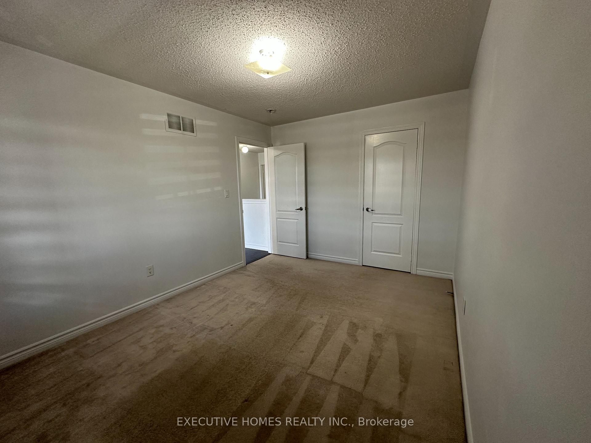 Photo 25 of 21 Elmcrest Drive, Brampton, Credit Valley — HOMEH
