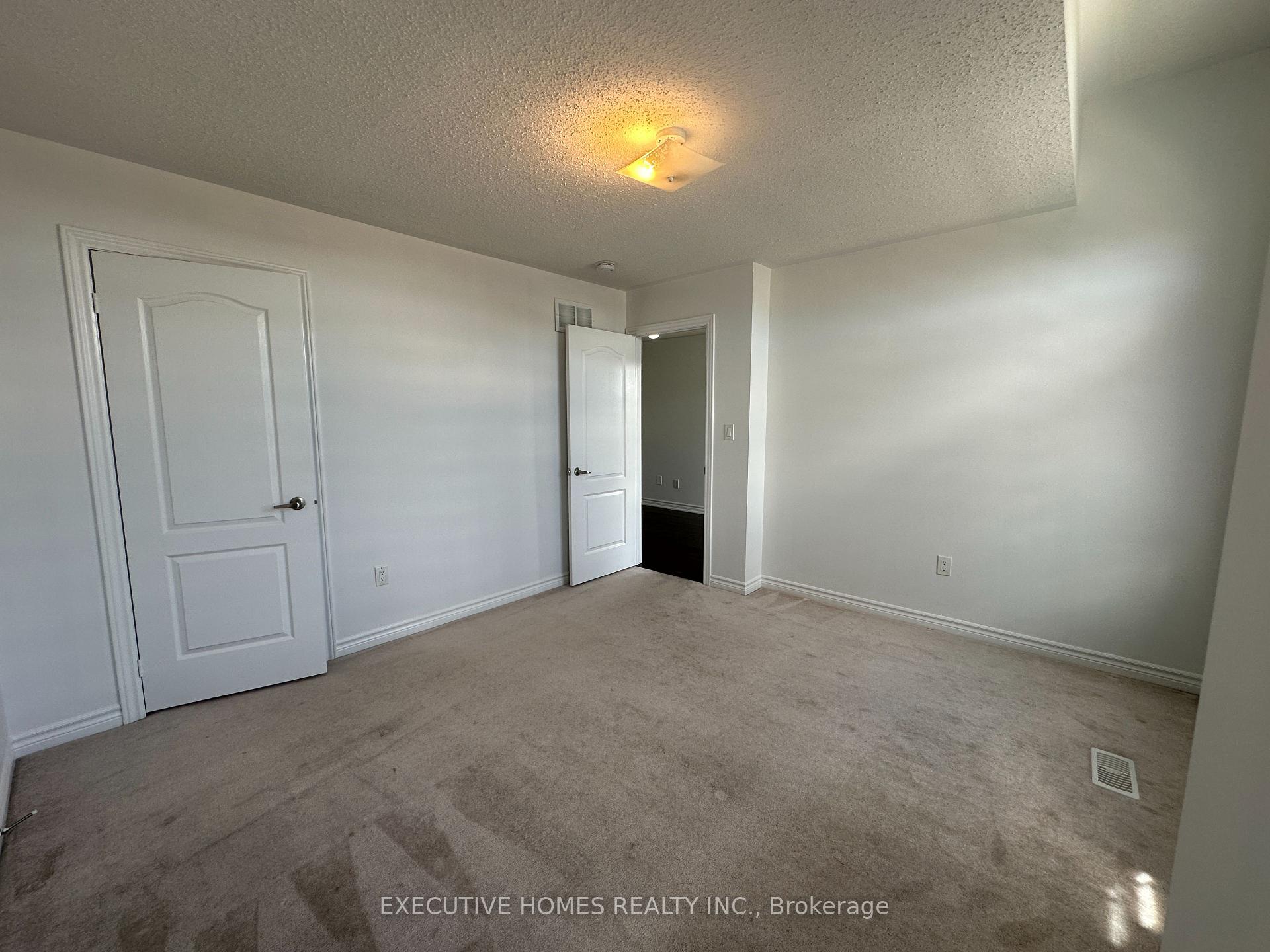 Photo 27 of 21 Elmcrest Drive, Brampton, Credit Valley — HOMEH