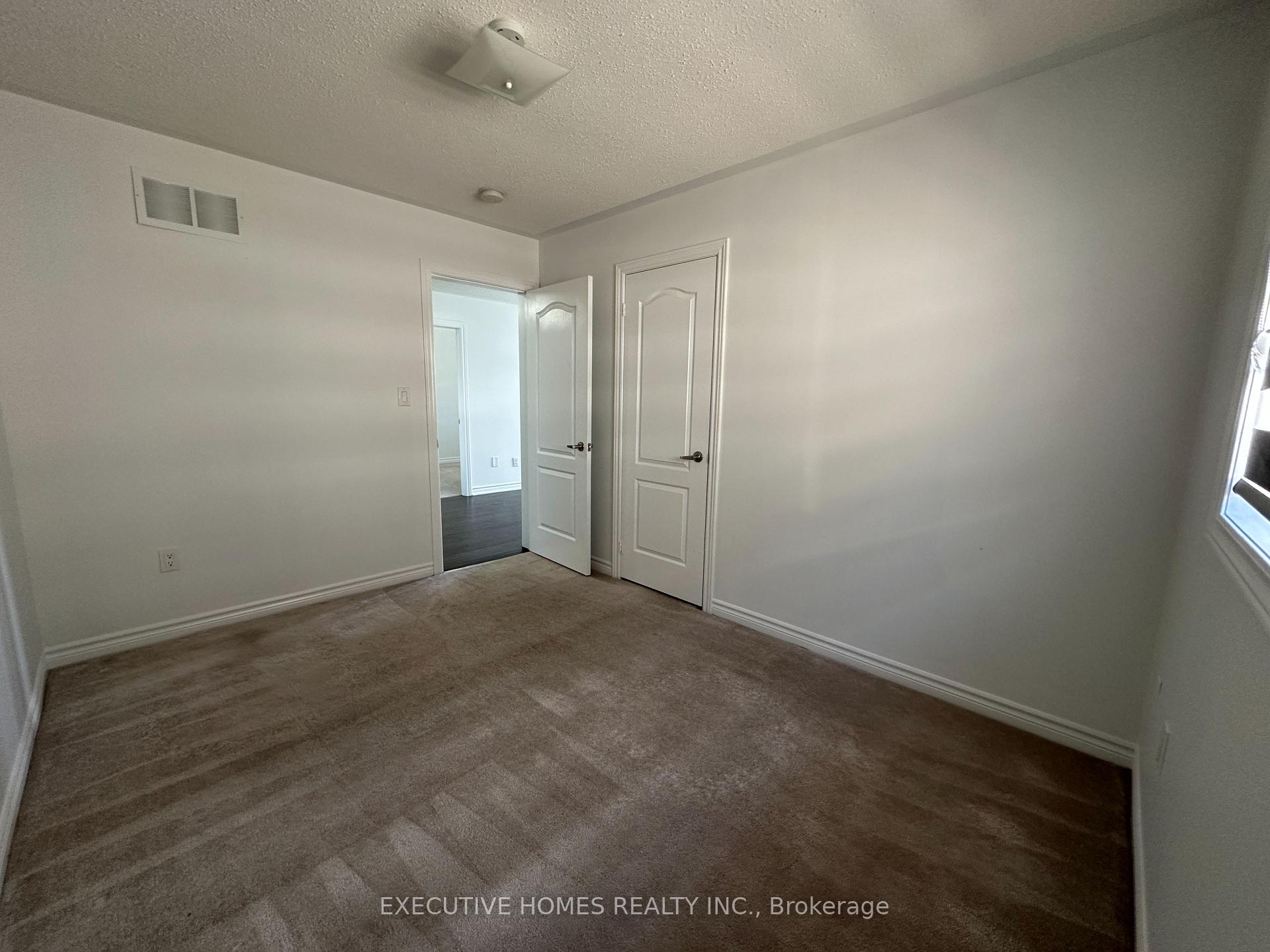 Photo 29 of 21 Elmcrest Drive, Brampton, Credit Valley — HOMEH