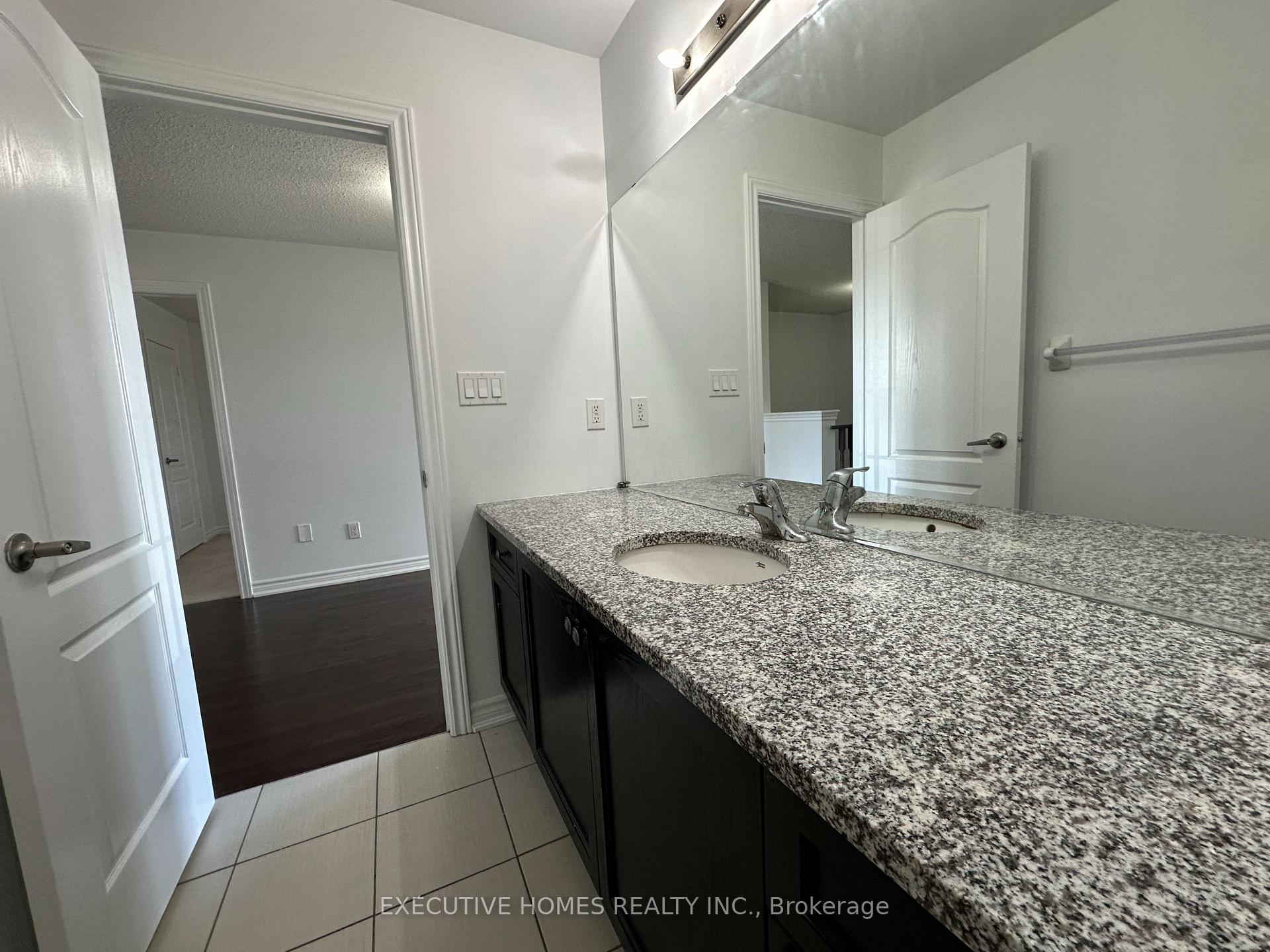 Photo 32 of 21 Elmcrest Drive, Brampton, Credit Valley — HOMEH