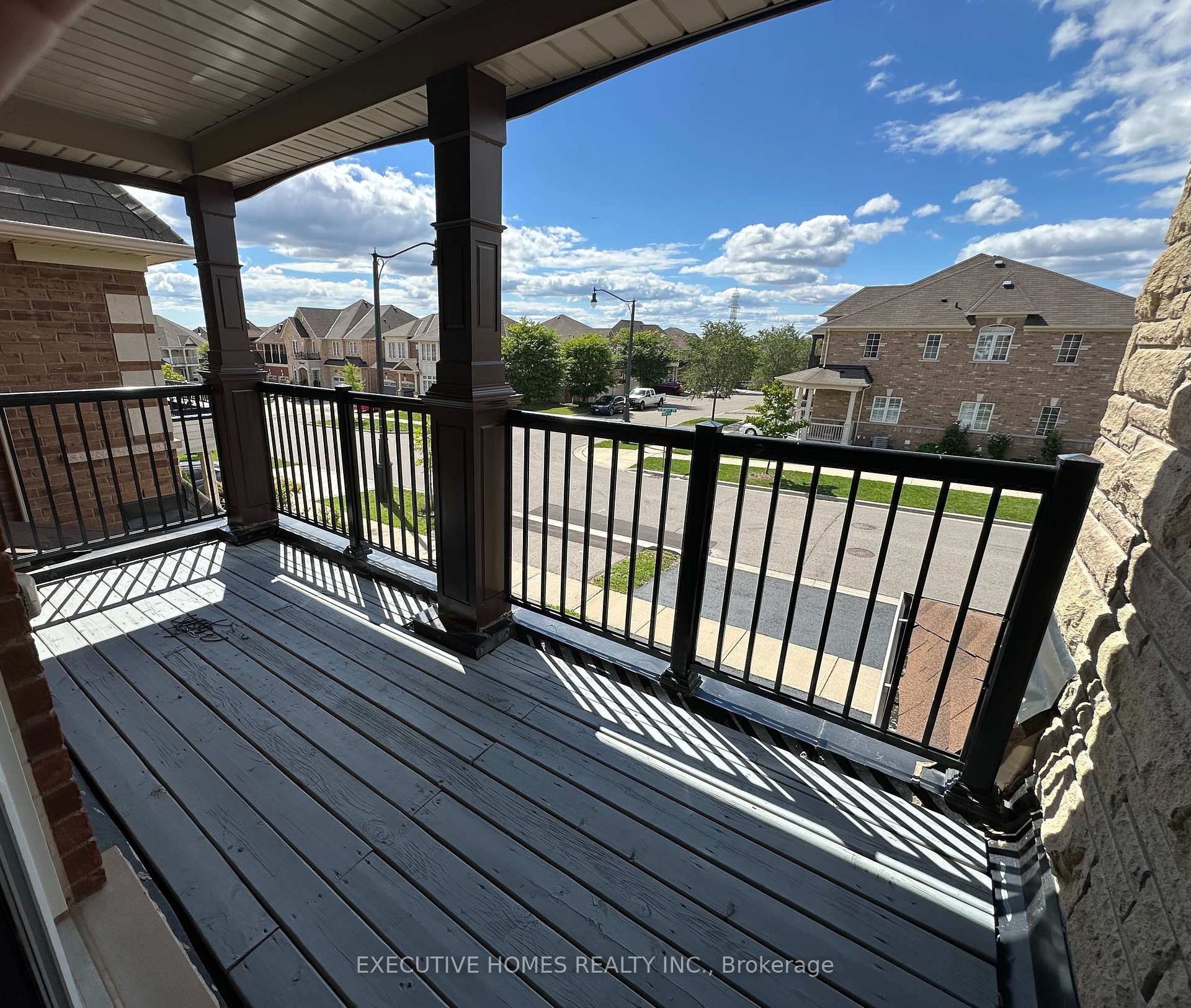 Photo 33 of 21 Elmcrest Drive, Brampton, Credit Valley — HOMEH