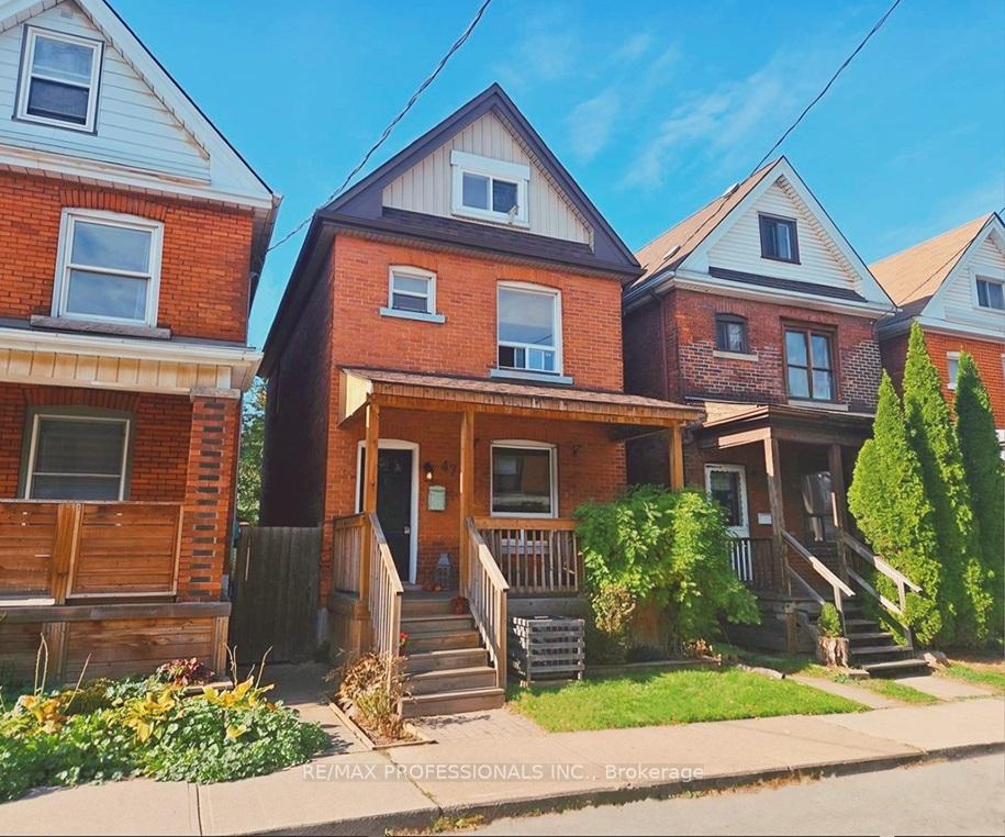 Front of 47 Fairleigh Avenue N