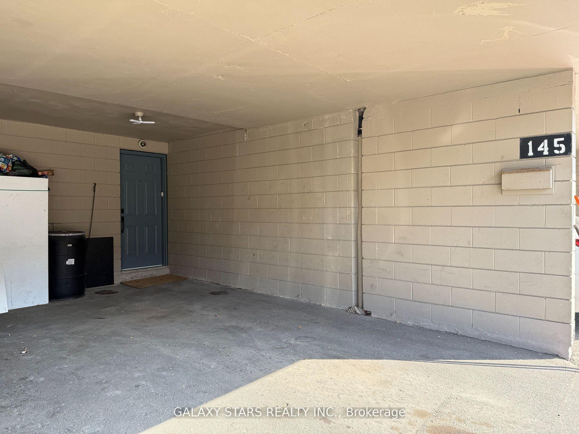 Photo 5 of 145 Milestone Crescent, Aurora, Aurora Village — HOMEH