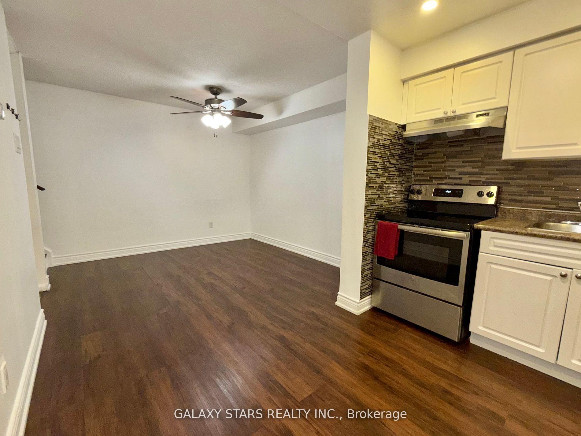 Photo 10 of 145 Milestone Crescent, Aurora, Aurora Village — HOMEH