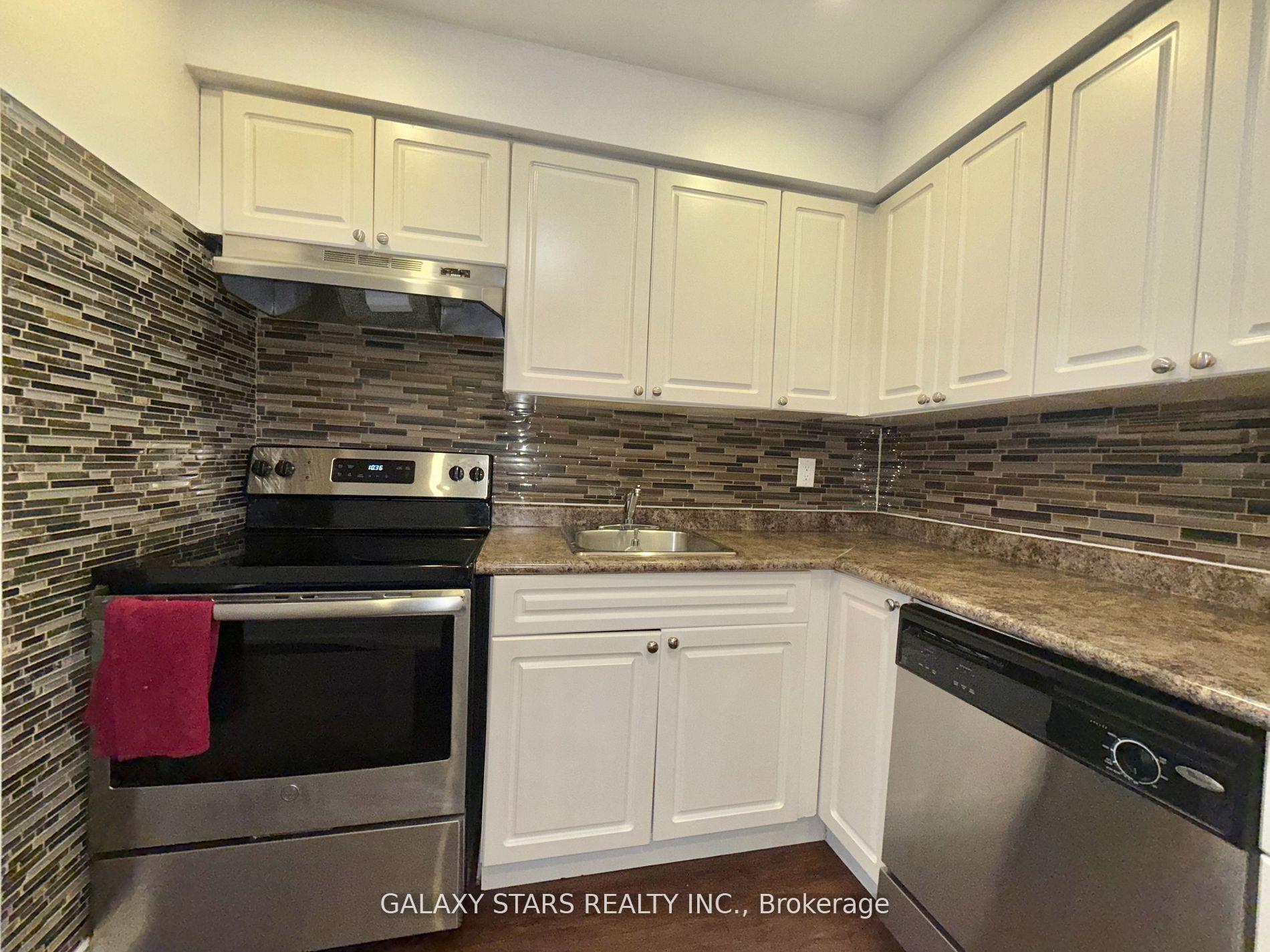 Photo 13 of 145 Milestone Crescent, Aurora, Aurora Village — HOMEH