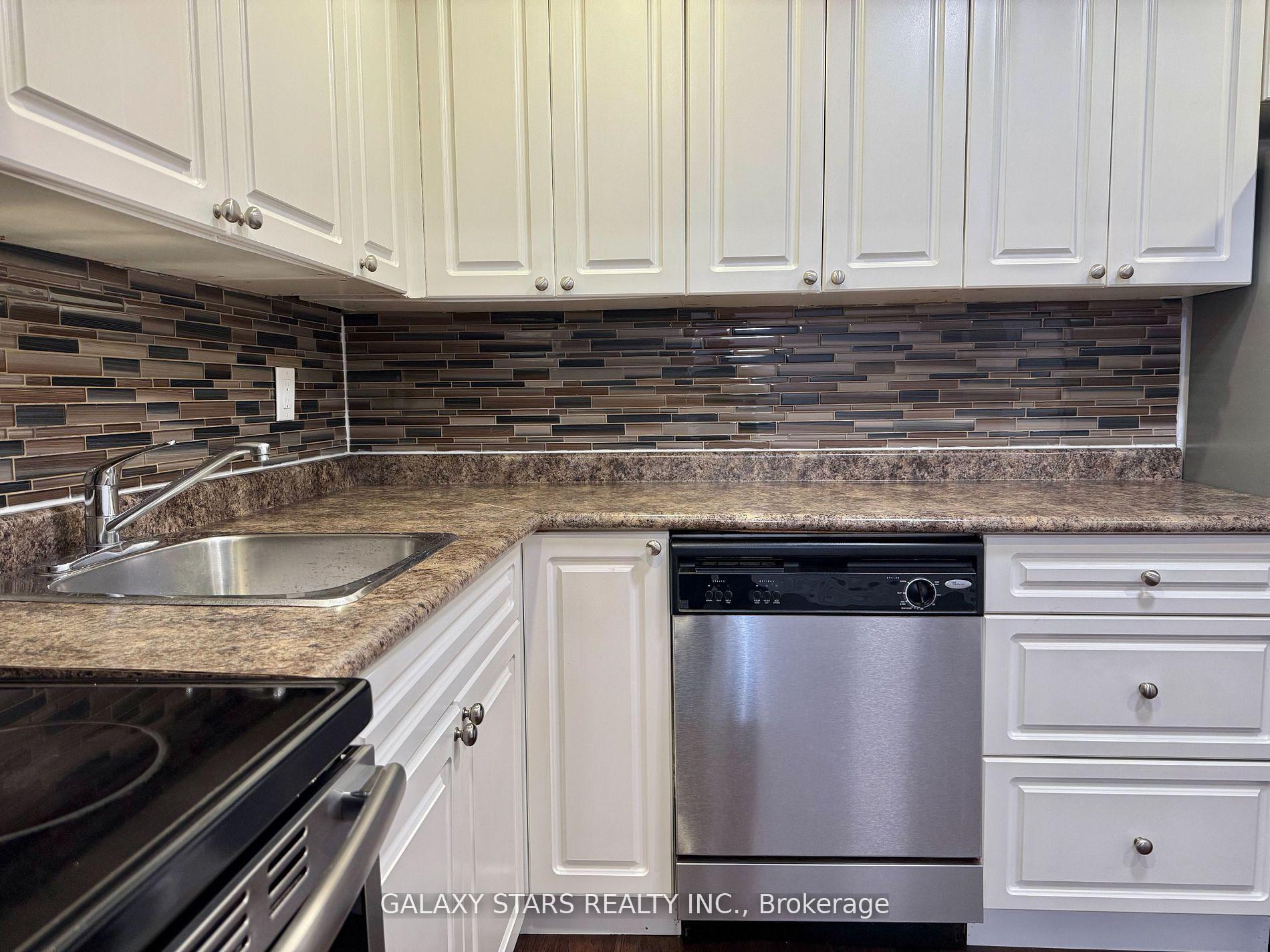 Photo 14 of 145 Milestone Crescent, Aurora, Aurora Village — HOMEH