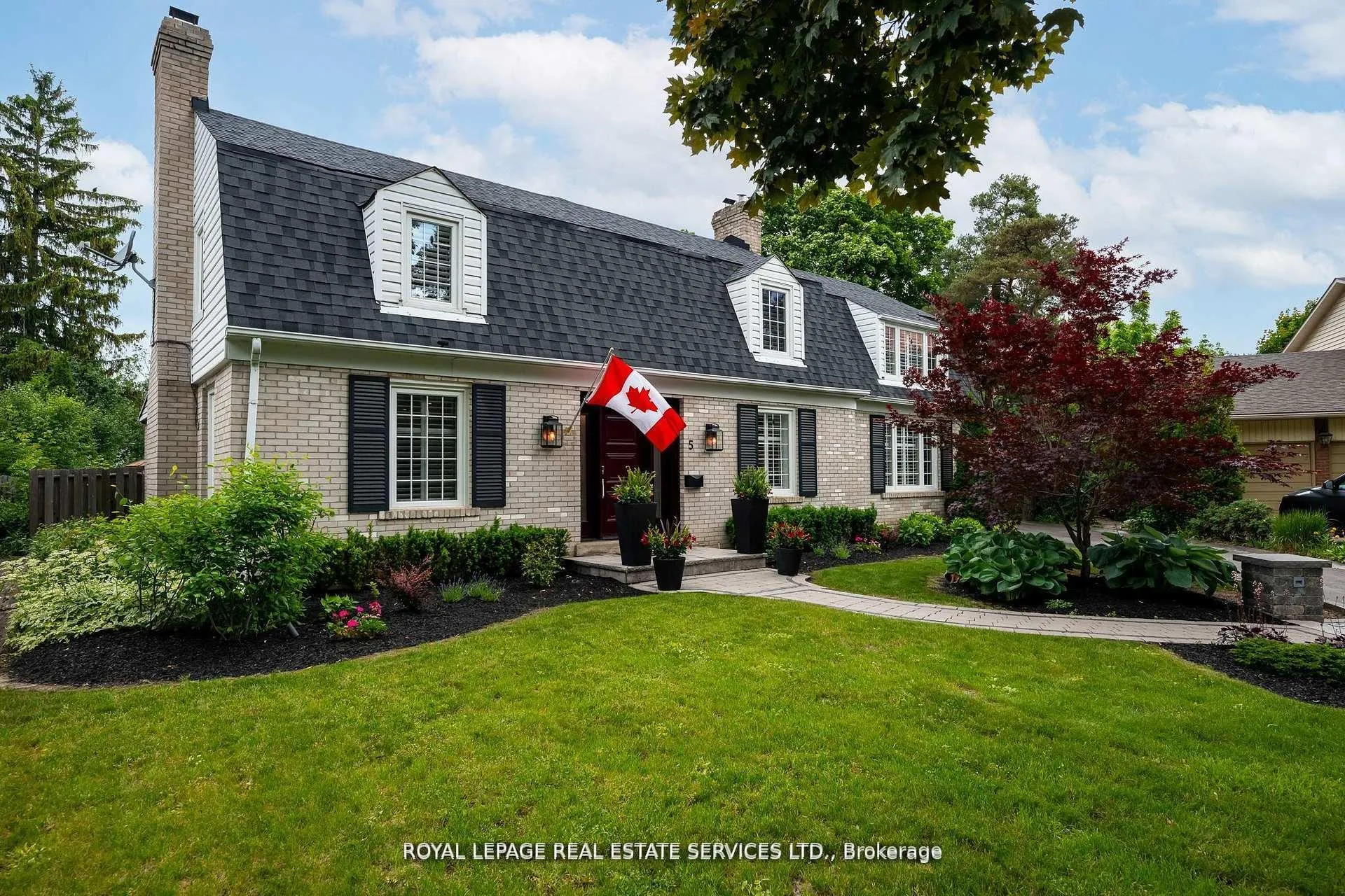 Photo 2 of 5 Pine Ridge Lane, Brampton, Brampton East — HOMEH