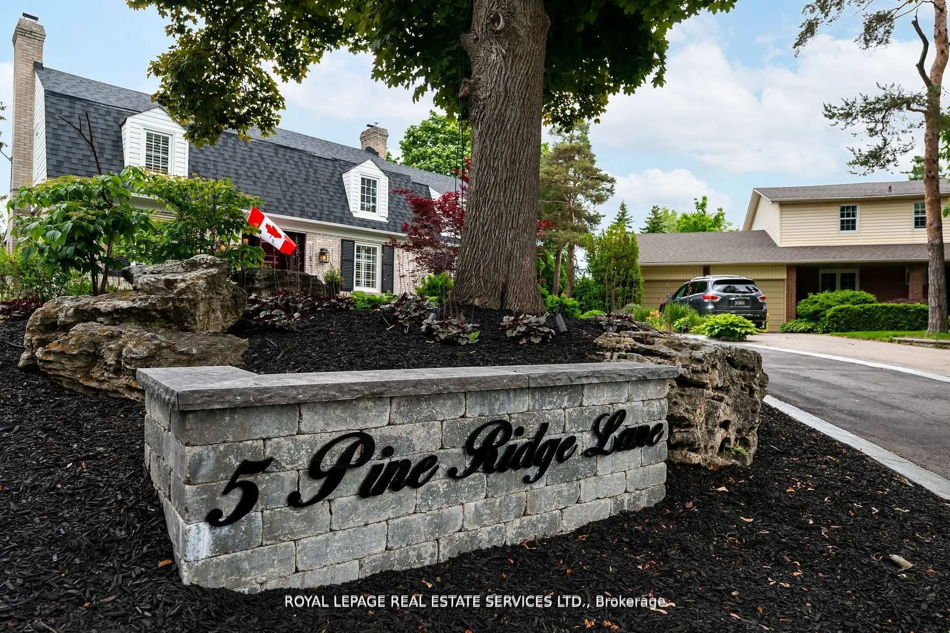 Photo 3 of 5 Pine Ridge Lane, Brampton, Brampton East — HOMEH