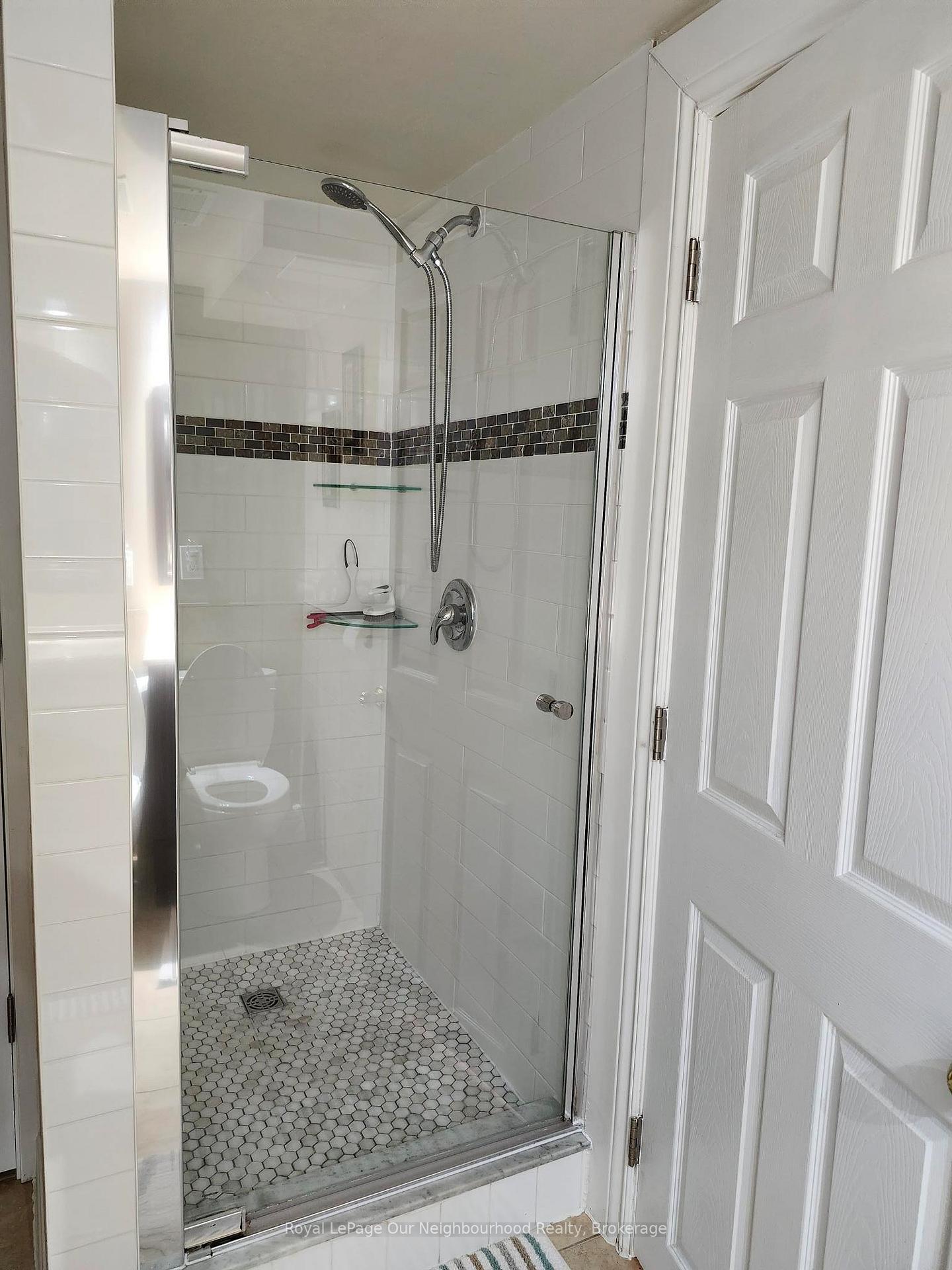 Photo 7 of Unit Lower, 21 Sunset Road, Clarington, Bowmanville — HOMEH