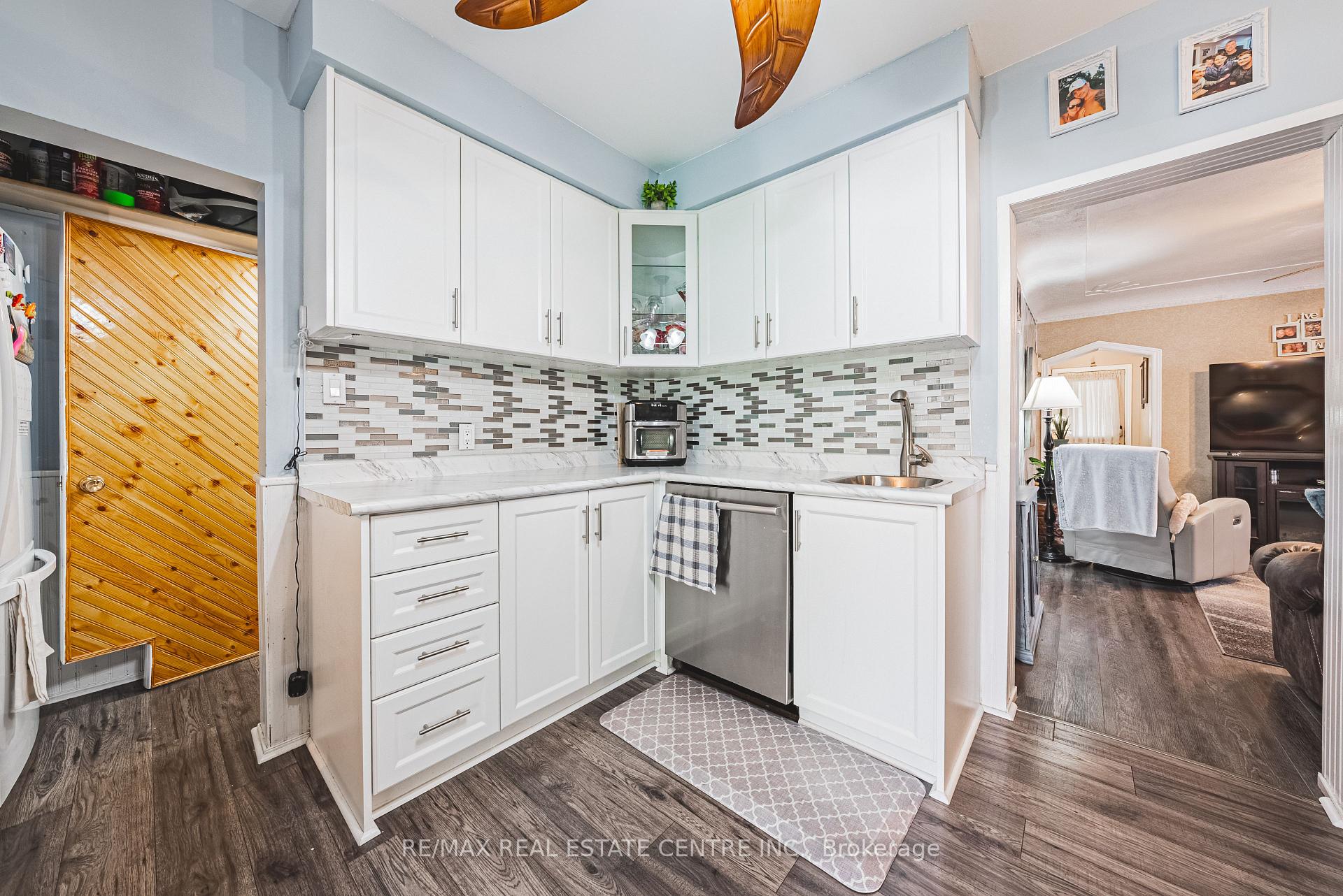 Photo 14 of 193 Campbell Avenue, Hamilton, Crown Point — HOMEH