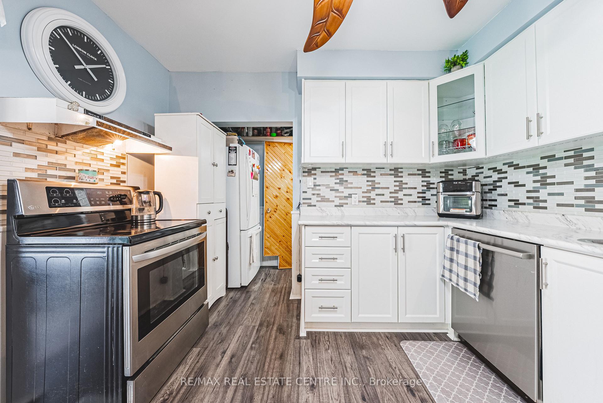 Photo 15 of 193 Campbell Avenue, Hamilton, Crown Point — HOMEH