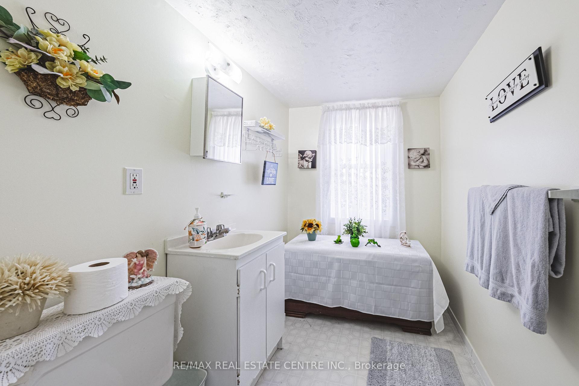 Photo 63 of 193 Campbell Avenue, Hamilton, Crown Point — HOMEH