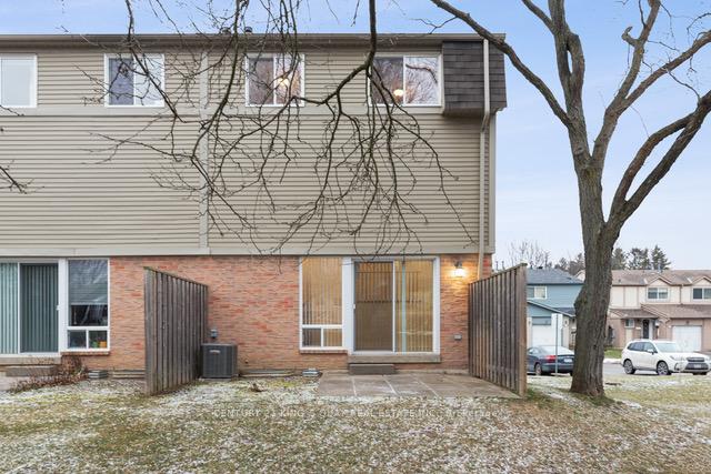 Photo 4 of 37 New Port Way, Markham, Thornhill — HOMEH