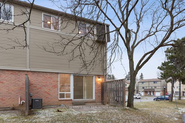 Photo 6 of 37 New Port Way, Markham, Thornhill — HOMEH