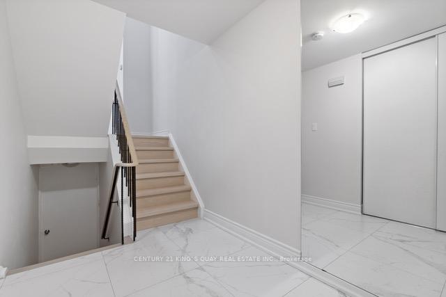 Photo 8 of 37 New Port Way, Markham, Thornhill — HOMEH