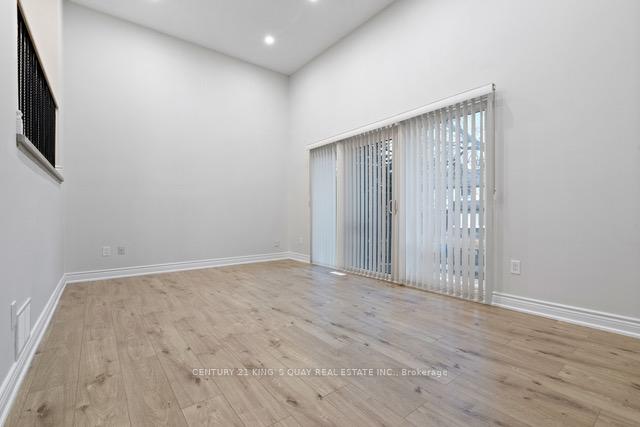 Photo 9 of 37 New Port Way, Markham, Thornhill — HOMEH