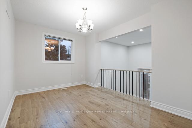 Photo 13 of 37 New Port Way, Markham, Thornhill — HOMEH