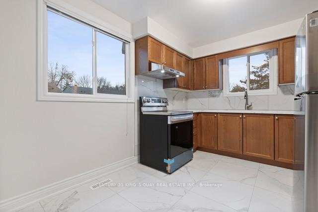 Photo 15 of 37 New Port Way, Markham, Thornhill — HOMEH