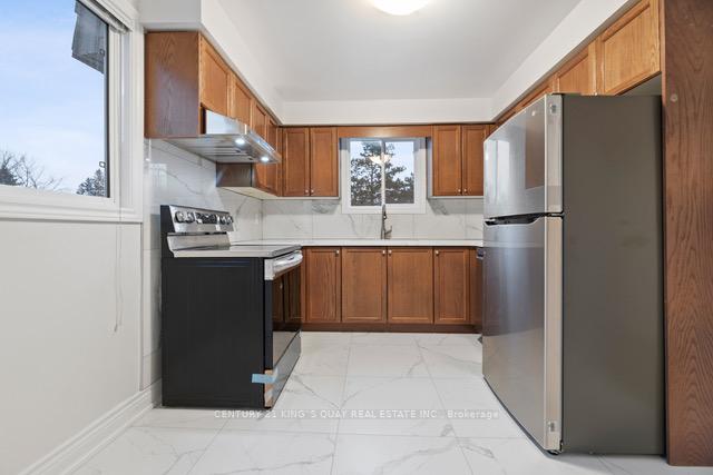 Photo 16 of 37 New Port Way, Markham, Thornhill — HOMEH