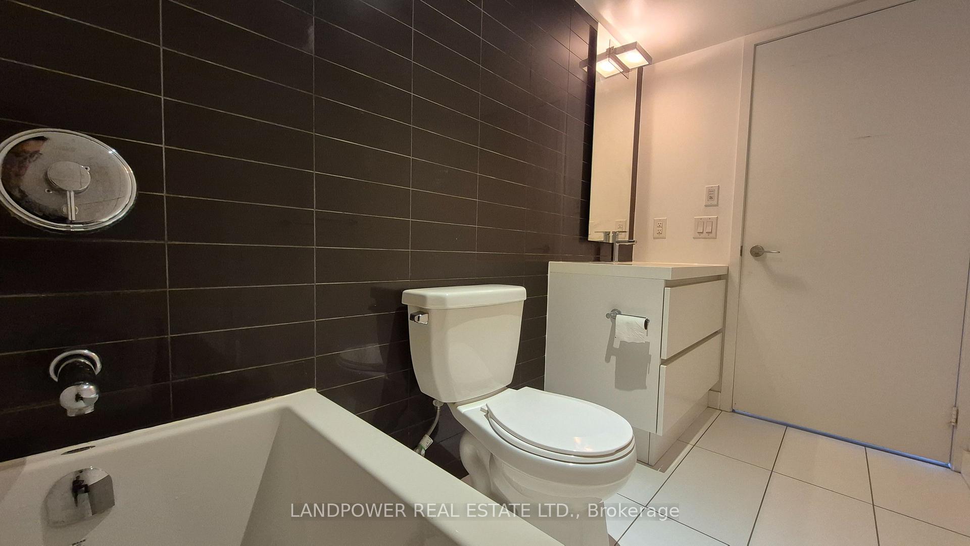 Photo 15 of Unit 3205, 75 Queens Wharf Road, Toronto, Waterfront Communities — HOMEH