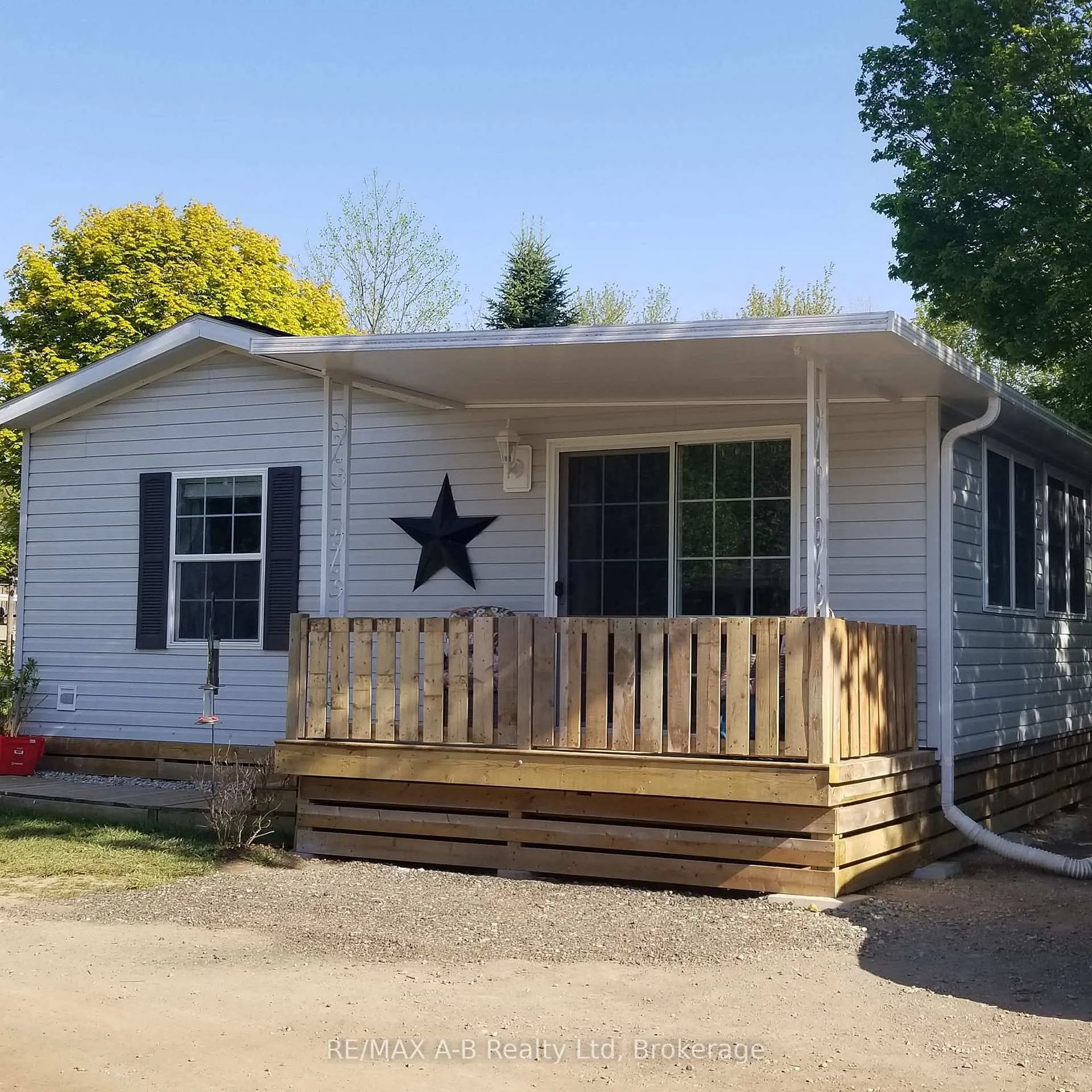 Front of Unit 411, 923590 Road 92