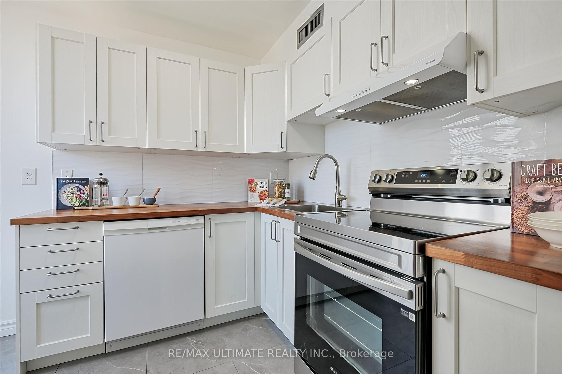 Photo 13 of Unit 2206, 55 Centre Avenue, Toronto, Bay Street Corridor — HOMEH
