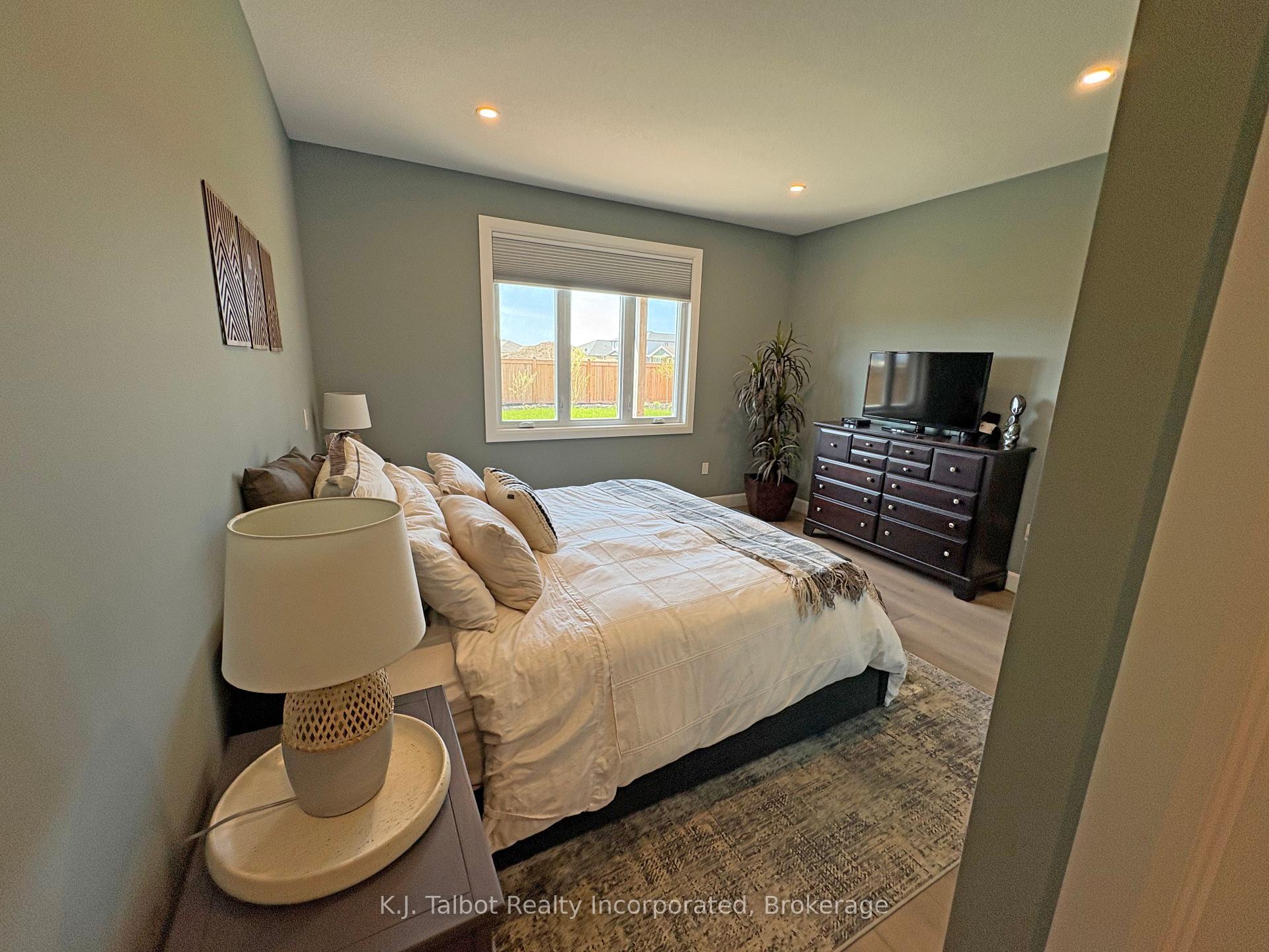 Photo 18 of 185 Shearwater Trail, Goderich, Goderich (Town) — HOMEH
