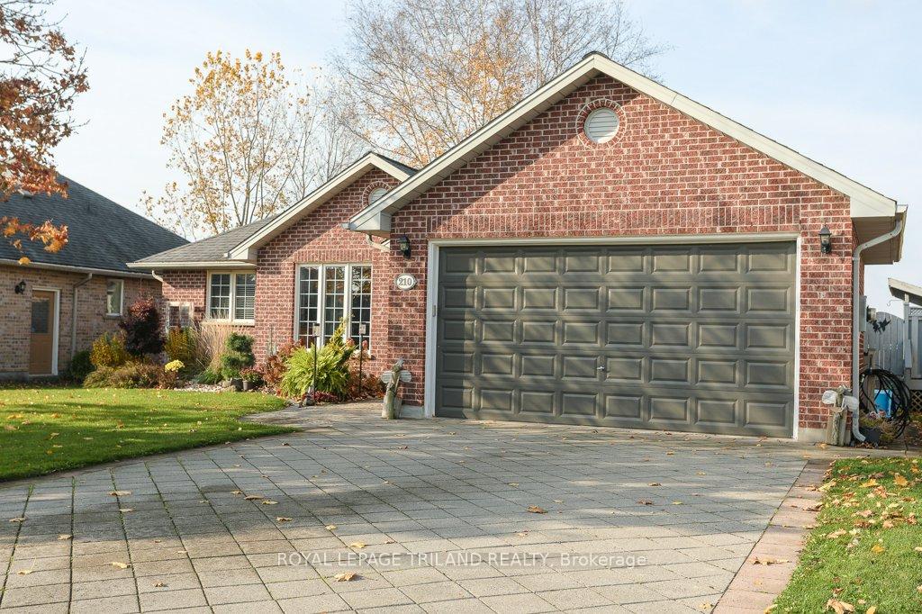 Photo 5 of 210 Snyders Avenue, Central Elgin, Belmont — HOMEH