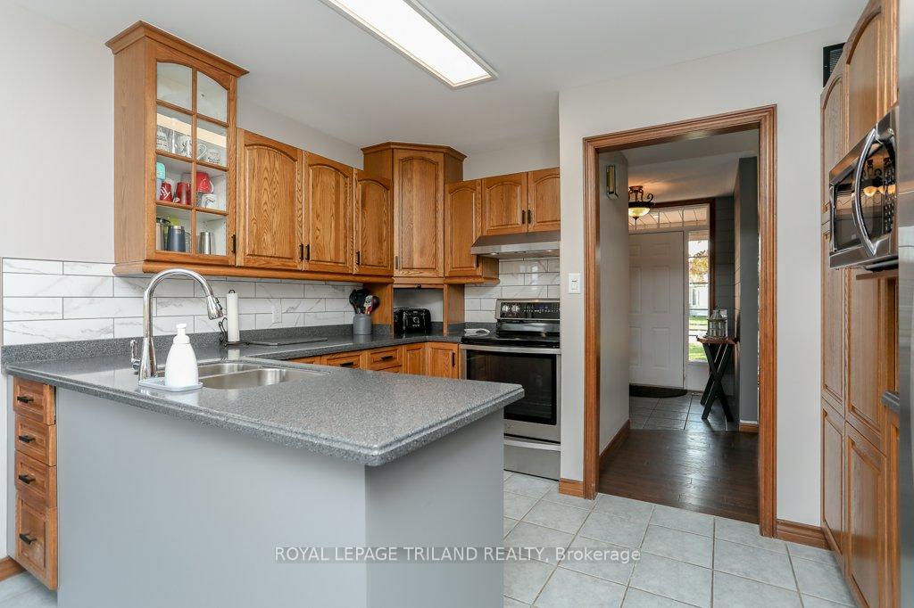 Photo 14 of 210 Snyders Avenue, Central Elgin, Belmont — HOMEH