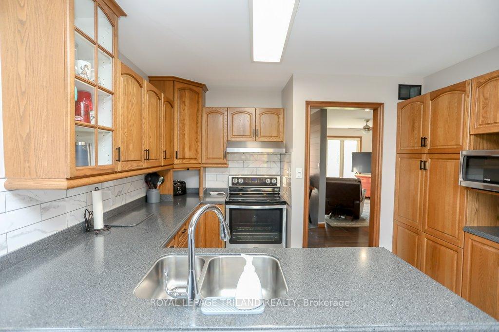 Photo 15 of 210 Snyders Avenue, Central Elgin, Belmont — HOMEH