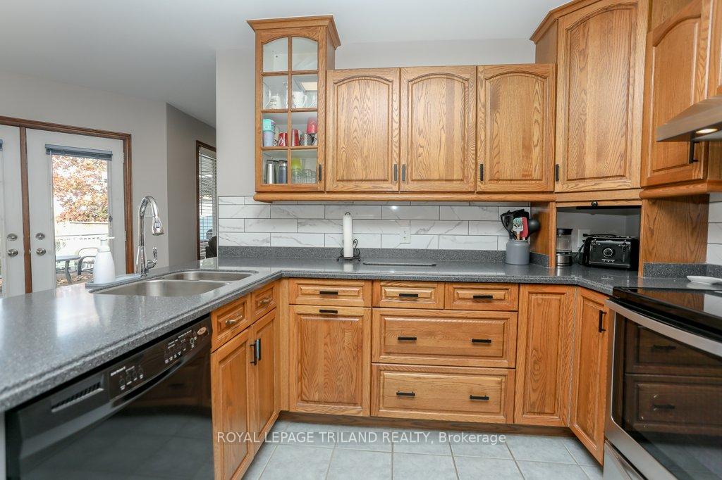 Photo 17 of 210 Snyders Avenue, Central Elgin, Belmont — HOMEH