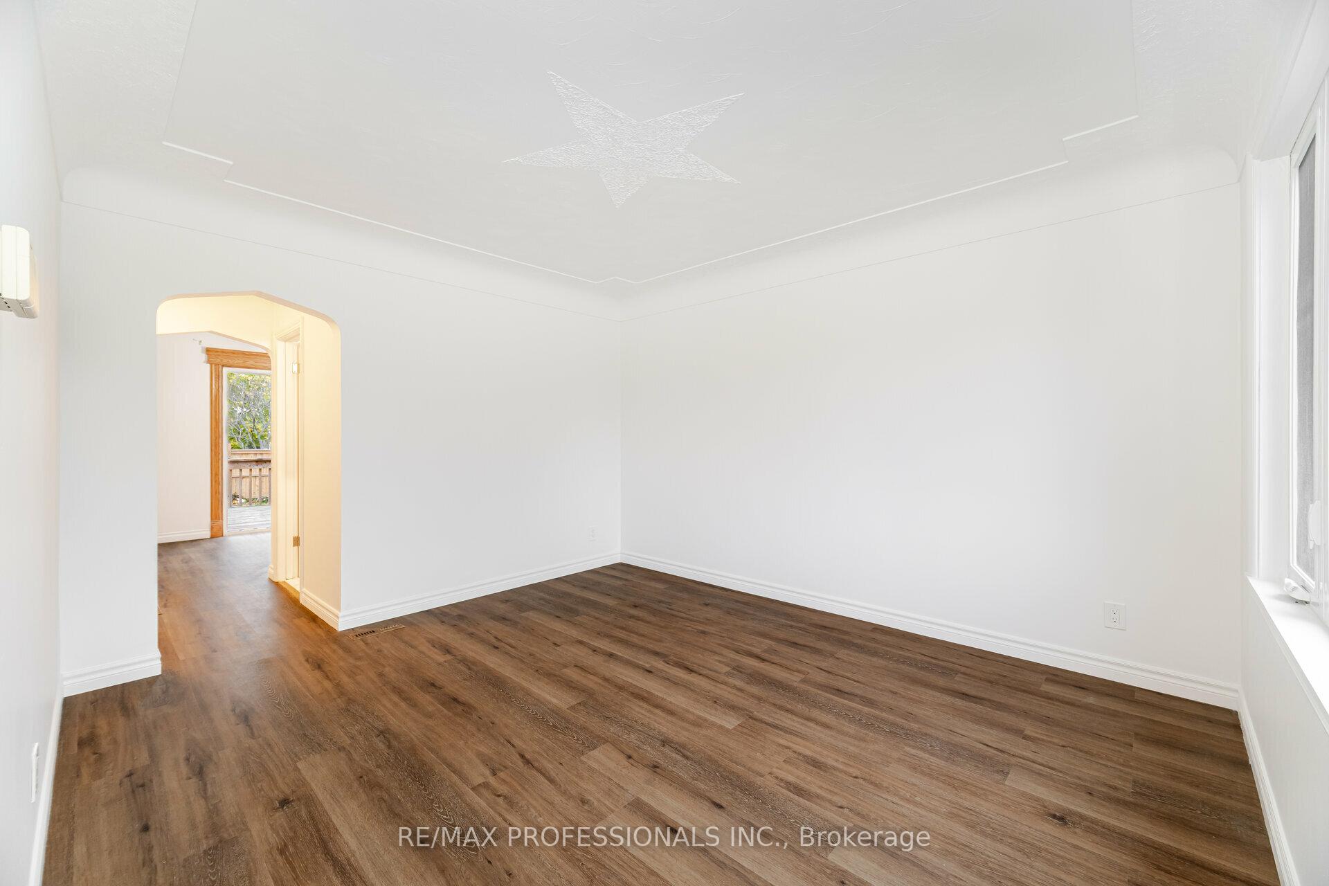 Photo 9 of 170 East 33rd Street E, Hamilton, Raleigh — HOMEH