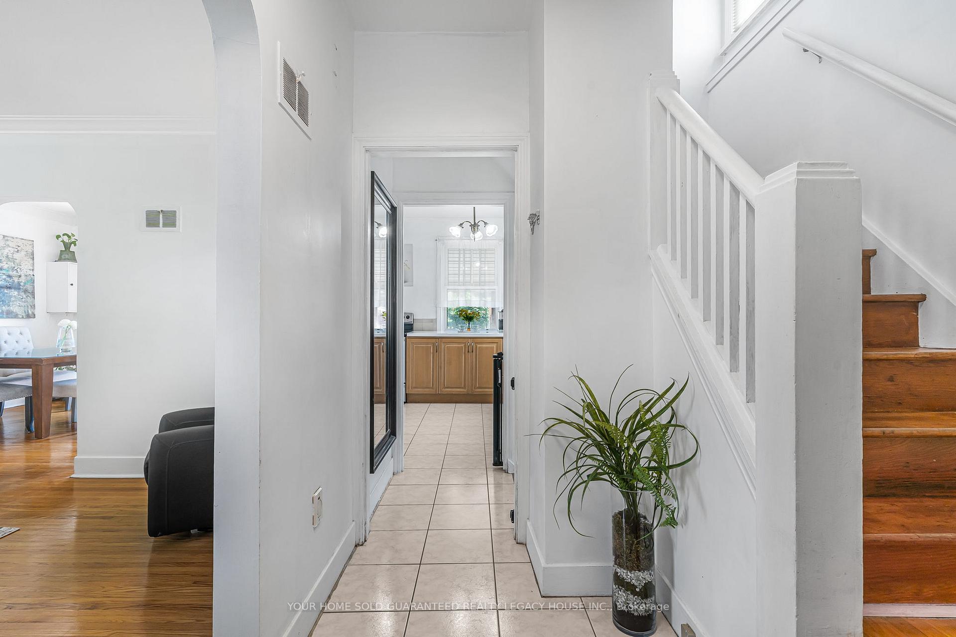 Photo 2 of 138 Westchester Crescent, St. Catharines, E. Chester — HOMEH