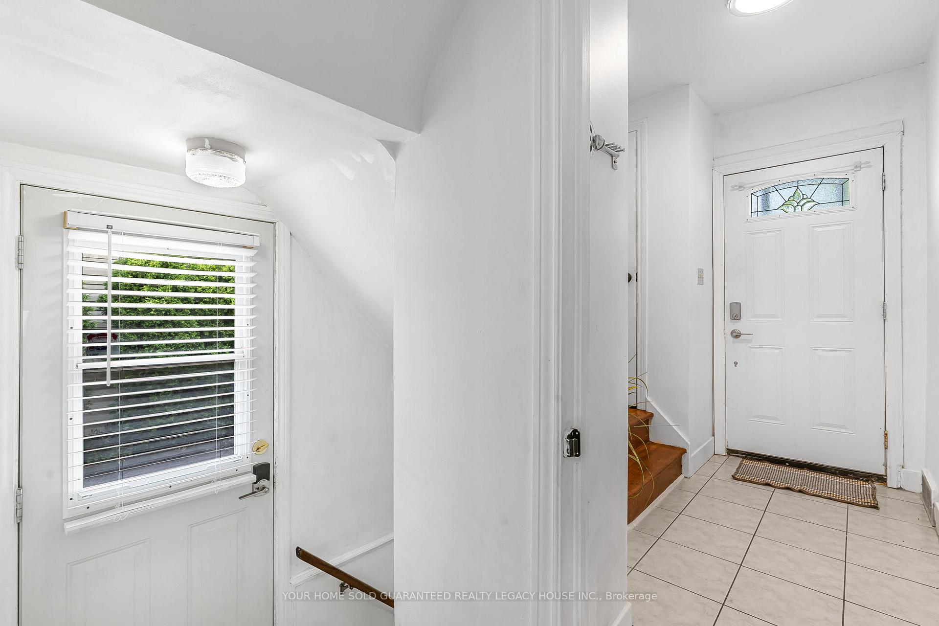 Photo 3 of 138 Westchester Crescent, St. Catharines, E. Chester — HOMEH