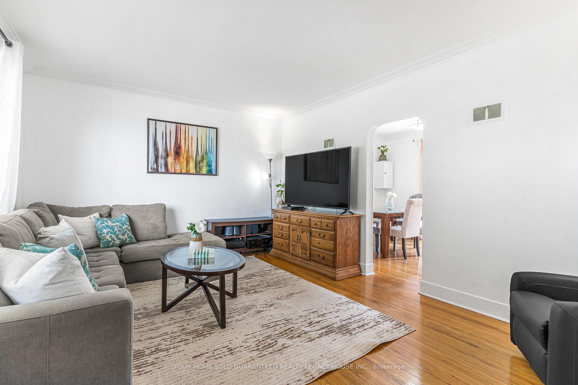 Photo 4 of 138 Westchester Crescent, St. Catharines, E. Chester — HOMEH