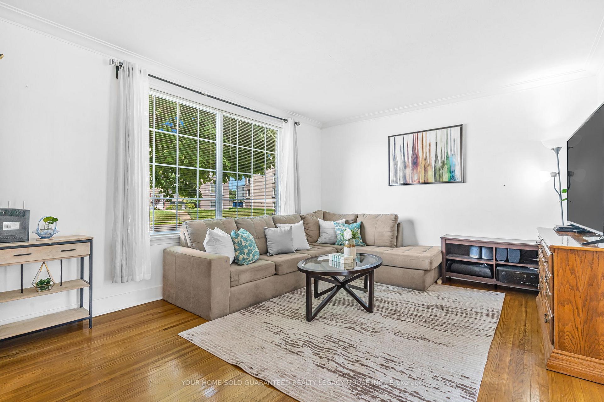 Photo 5 of 138 Westchester Crescent, St. Catharines, E. Chester — HOMEH