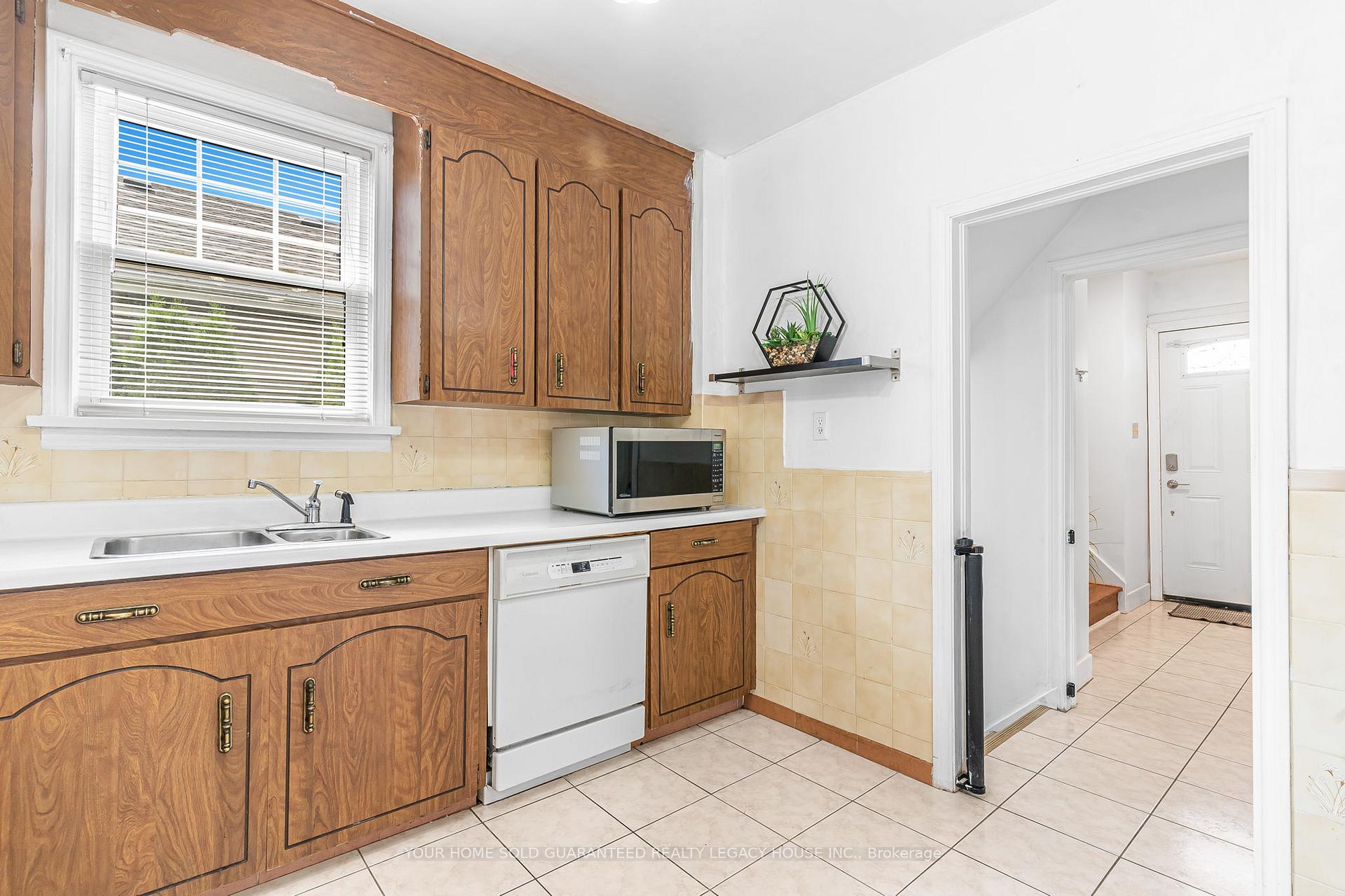 Photo 9 of 138 Westchester Crescent, St. Catharines, E. Chester — HOMEH