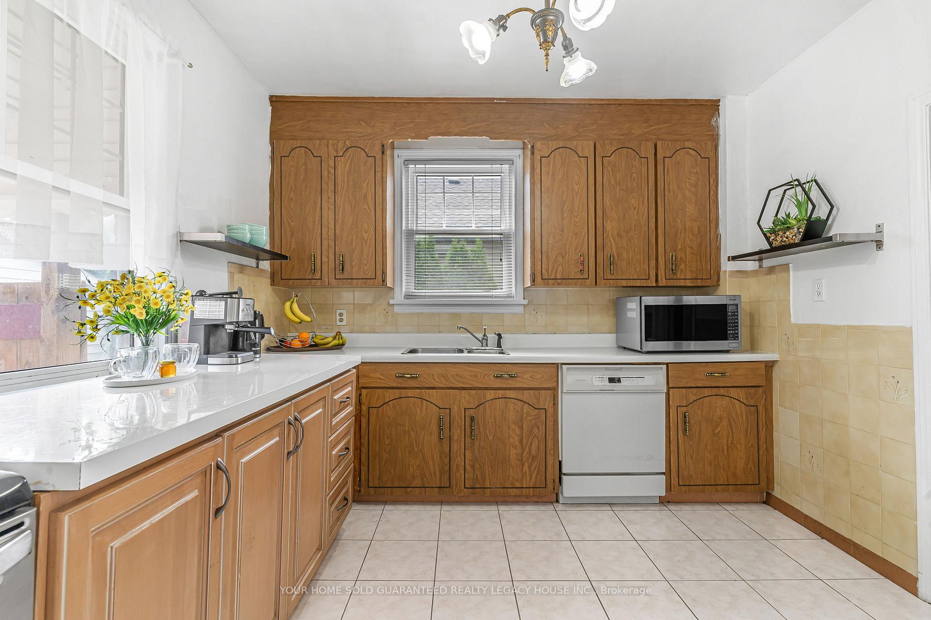 Photo 10 of 138 Westchester Crescent, St. Catharines, E. Chester — HOMEH