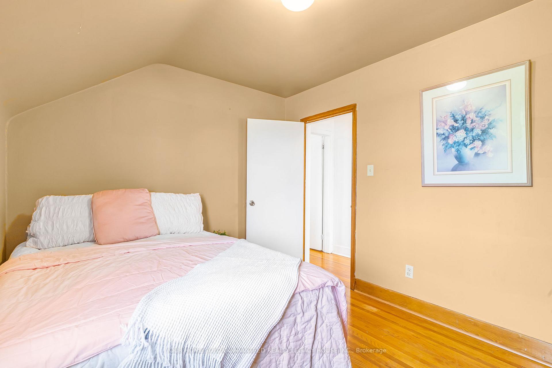 Photo 13 of 138 Westchester Crescent, St. Catharines, E. Chester — HOMEH