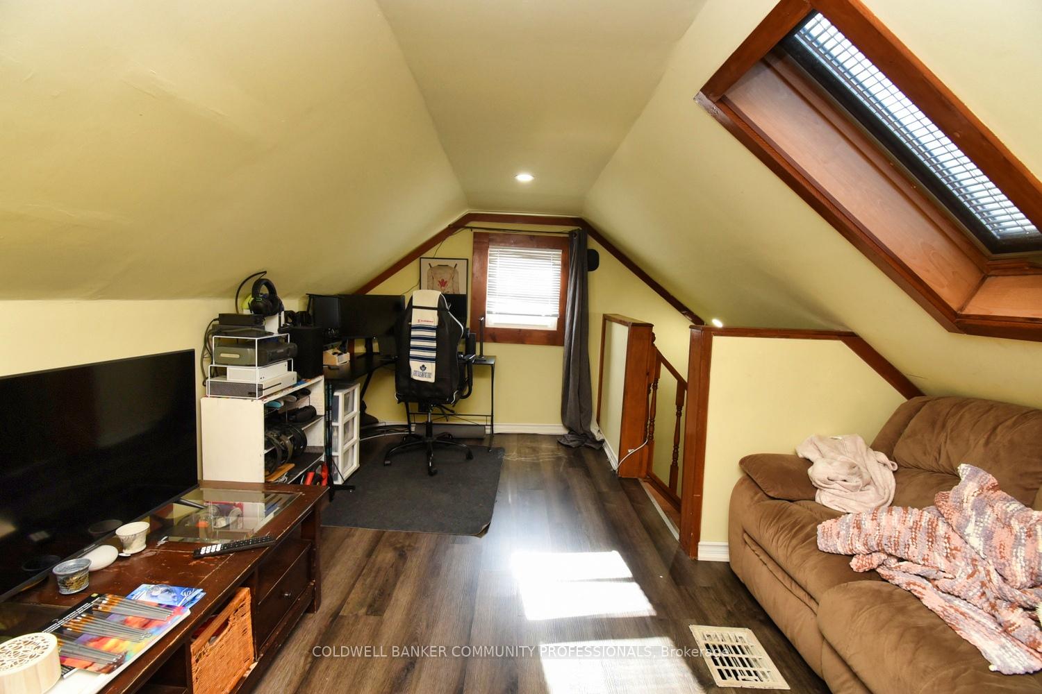 Photo 15 of 162 Newlands Avenue, Hamilton, Homeside — HOMEH